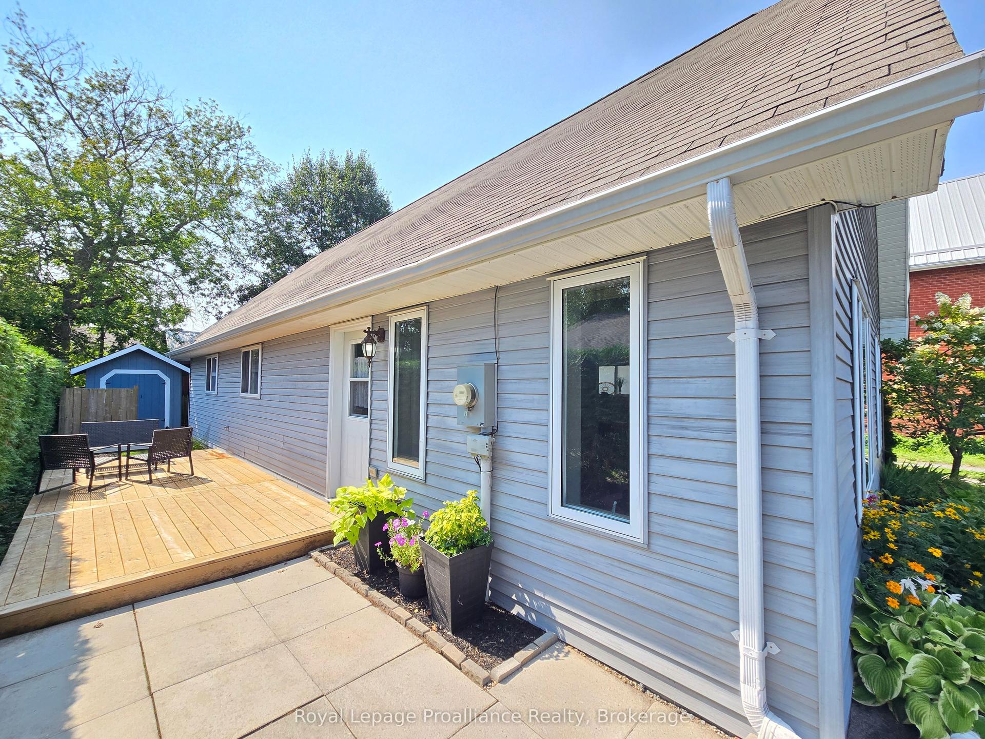 48 South George Street, Belleville — Detached for sale, photo 1