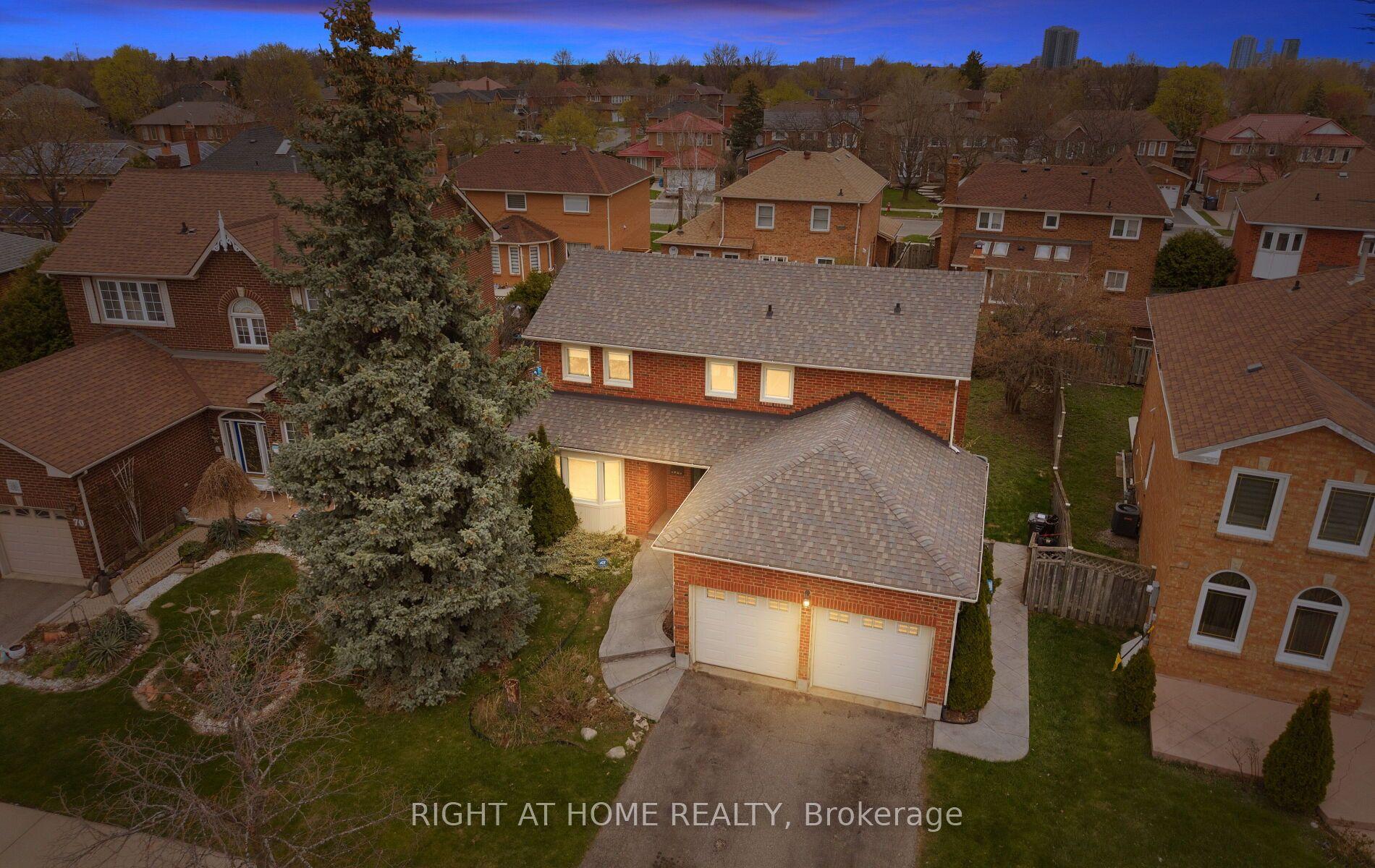 72 Brydon Crescent — photo 1