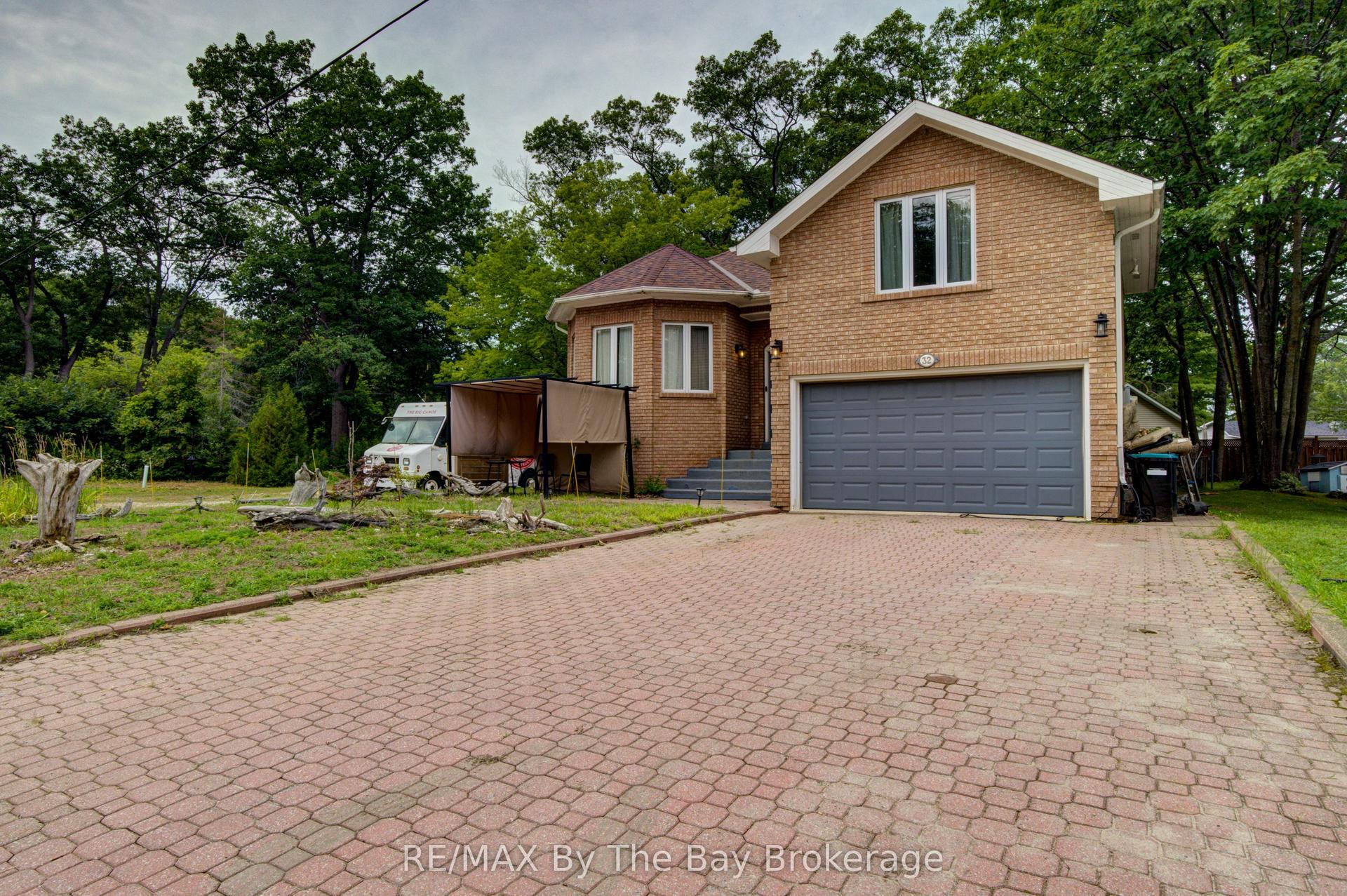 32 1st Lane, Wasaga Beach — Detached for sale, photo 1
