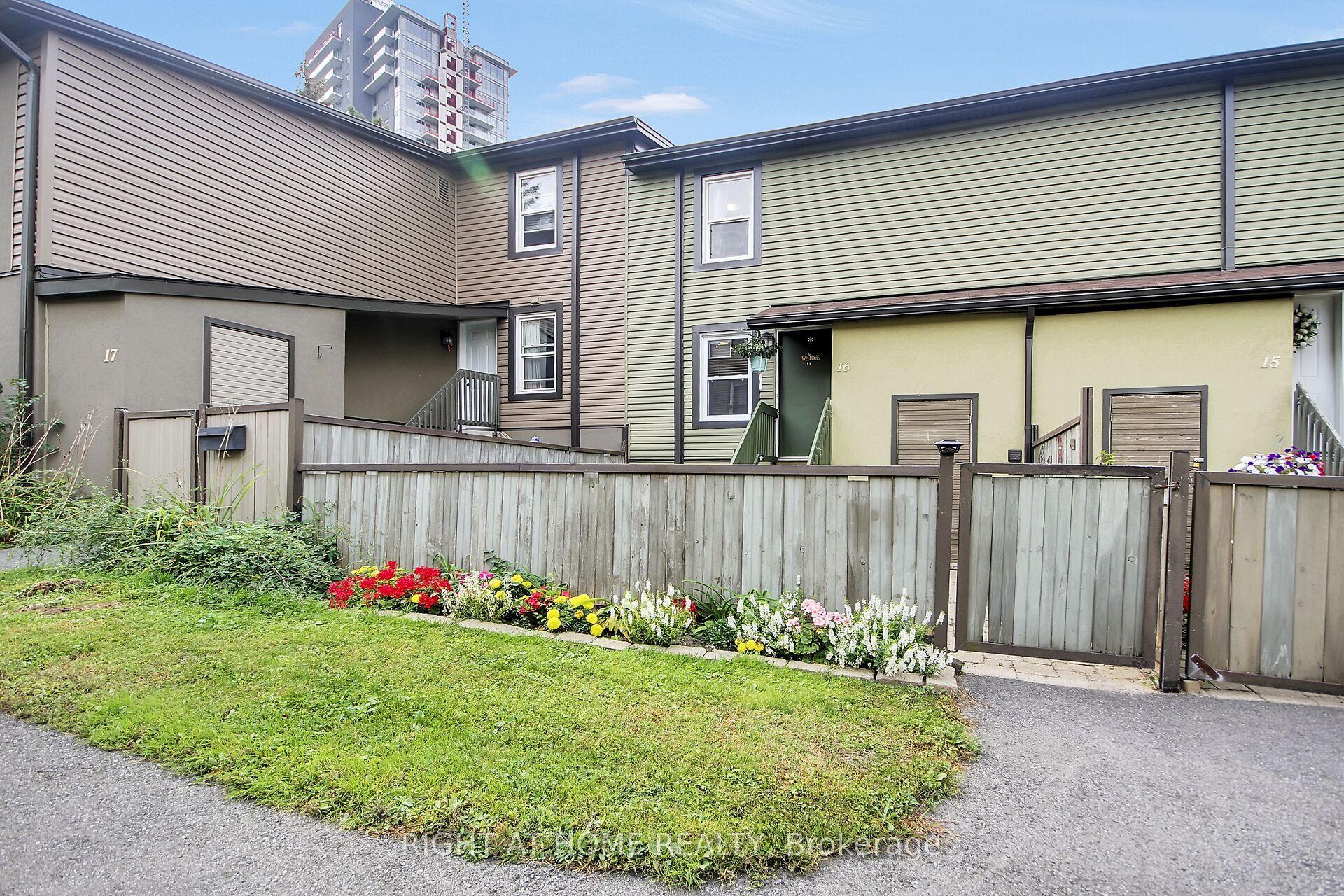 1250 Mcwatters Road N 16 #16, Parkway Park - Queensway Terrace S and Area — Condo Town for lease, photo 1