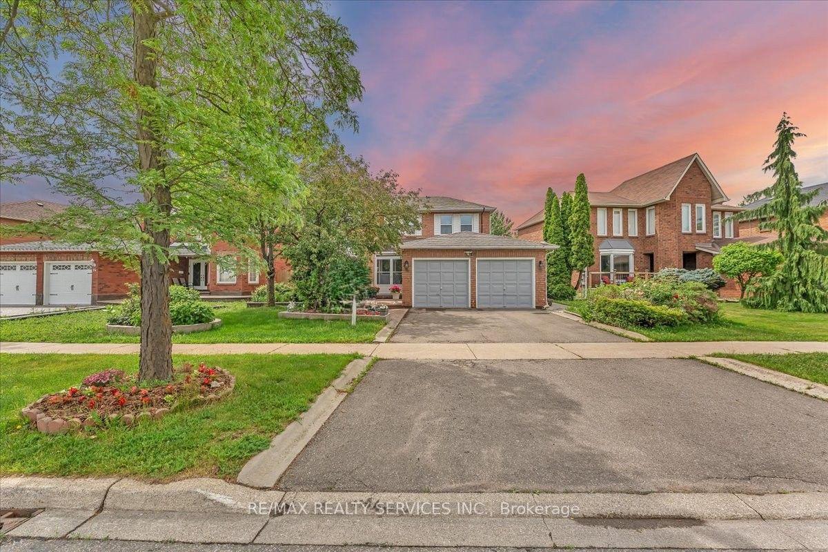 16 Major William Sharpe Drive E, Brampton — Detached for sale, photo 1