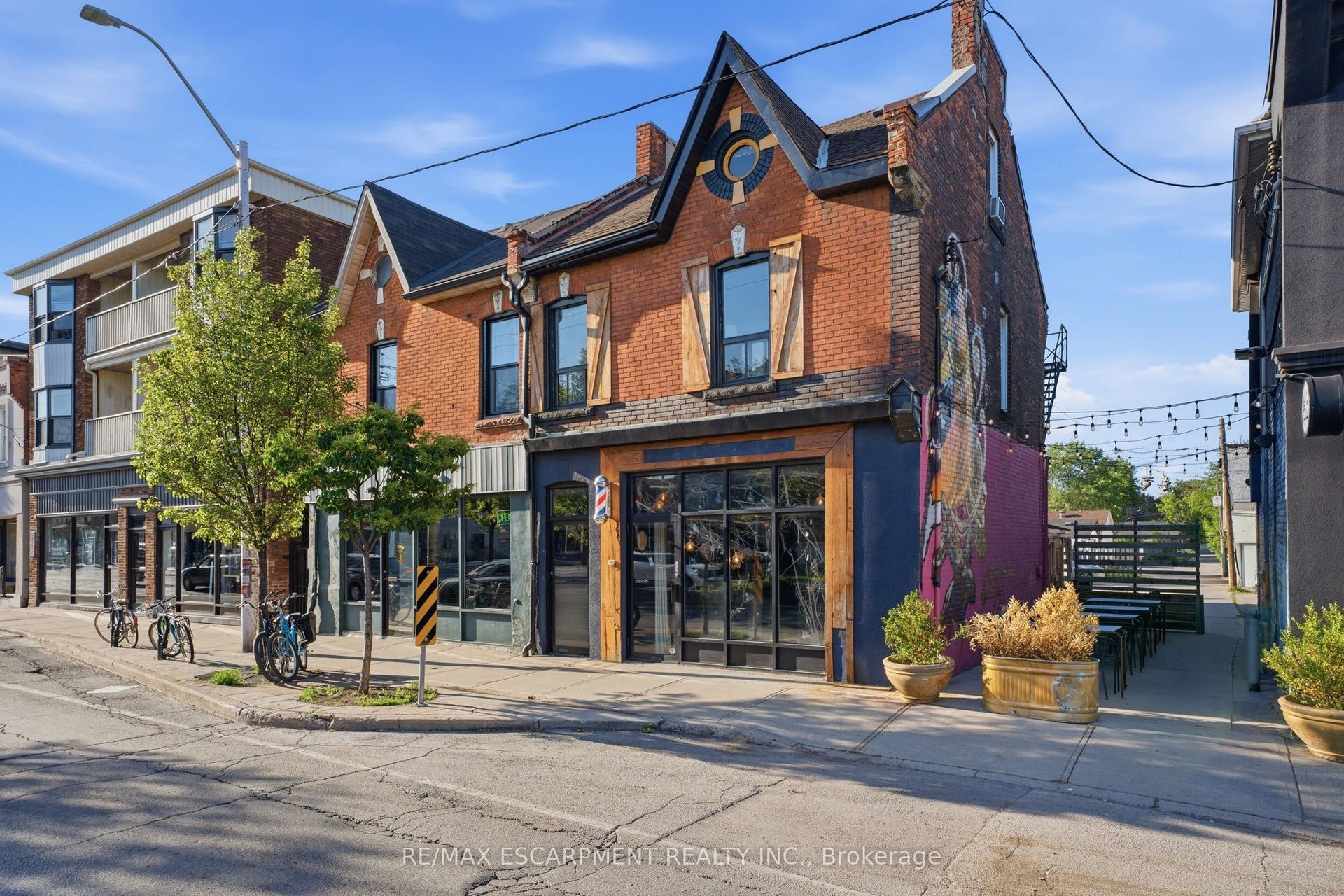 355 BARTON Street E, Hamilton — Townhouse for sale, photo 1