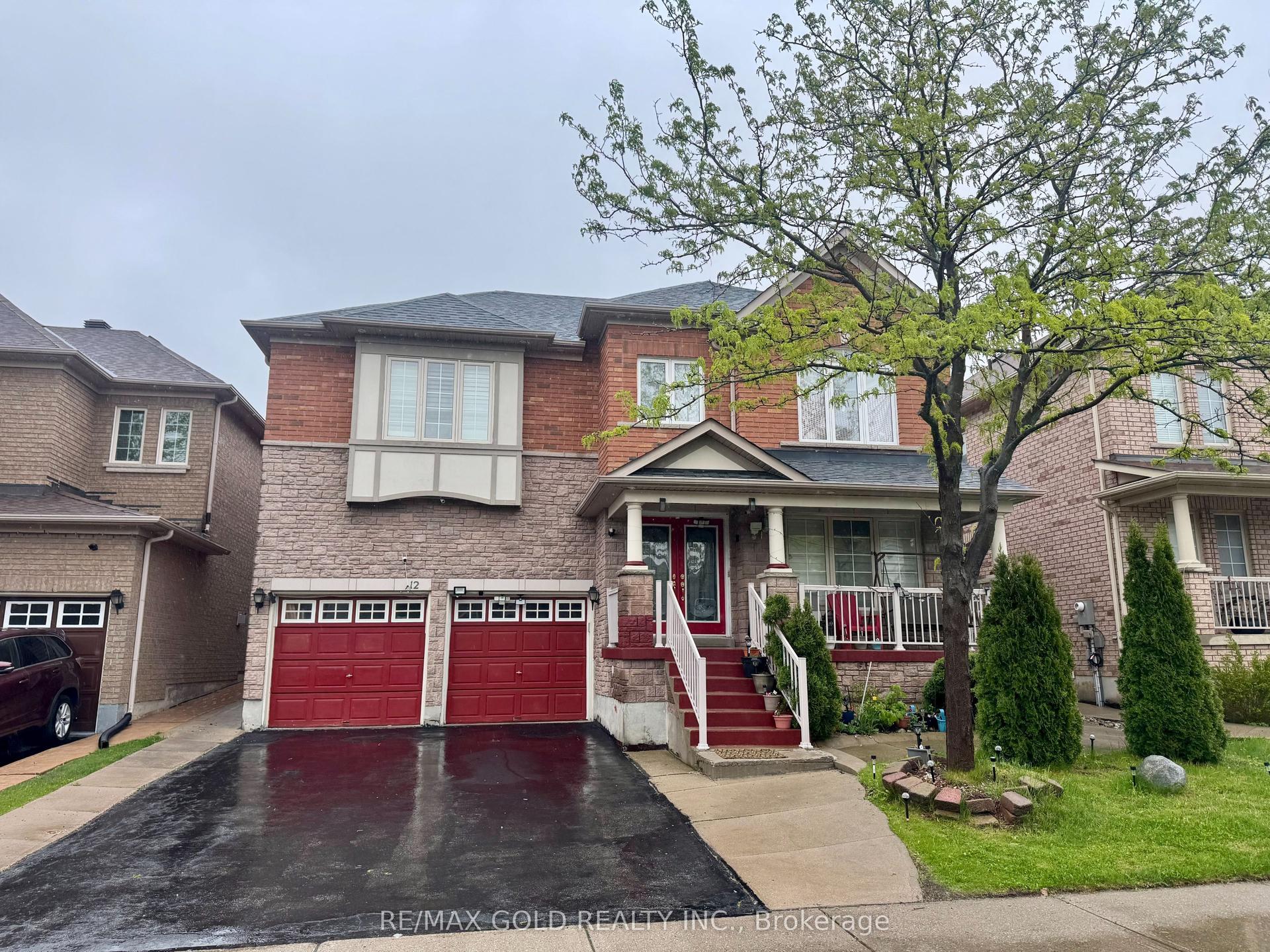12 Maverick Crescent — photo 1
