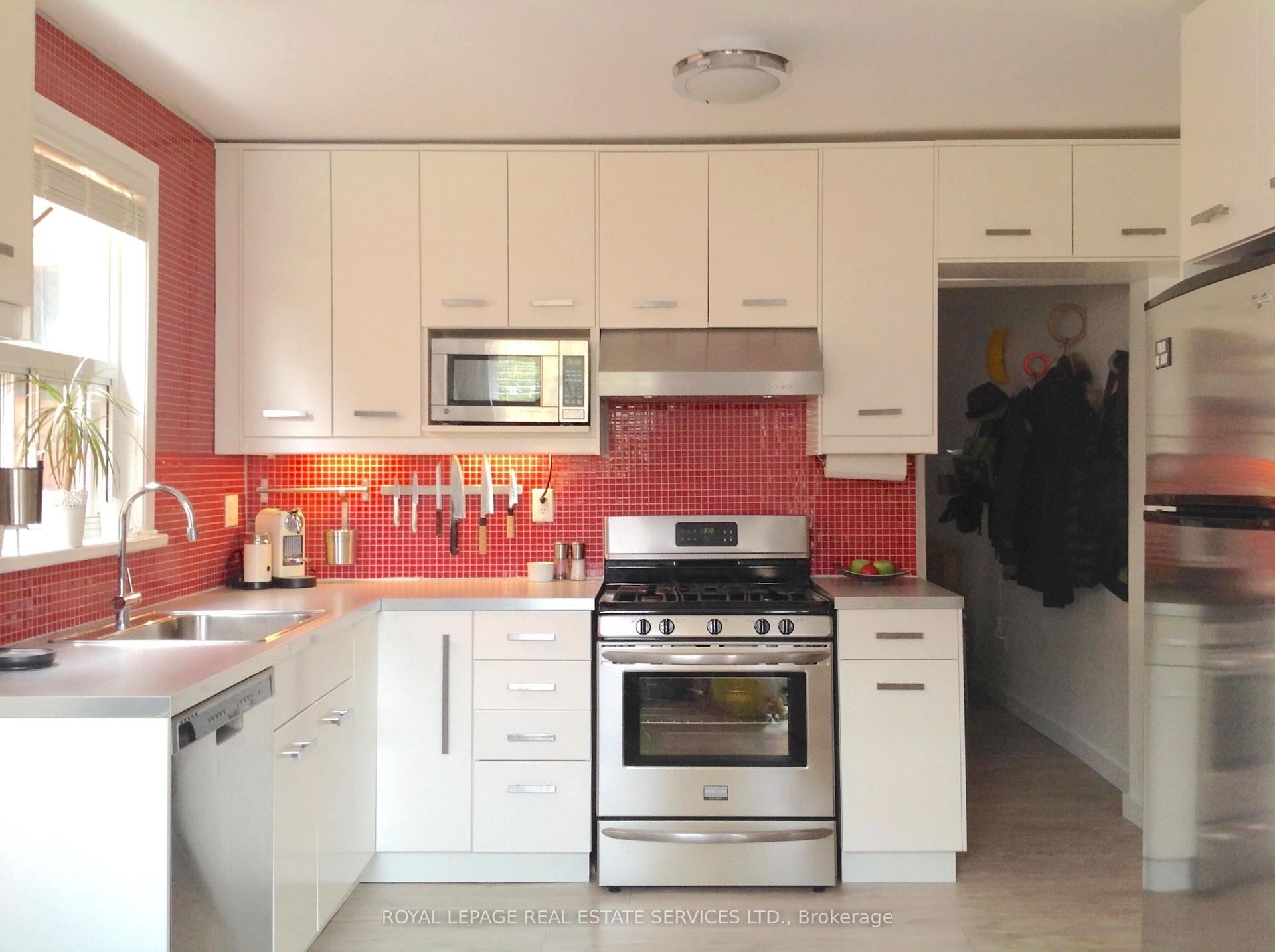 840 Ossington Avenue, Toronto — Multiplex for lease, photo 1