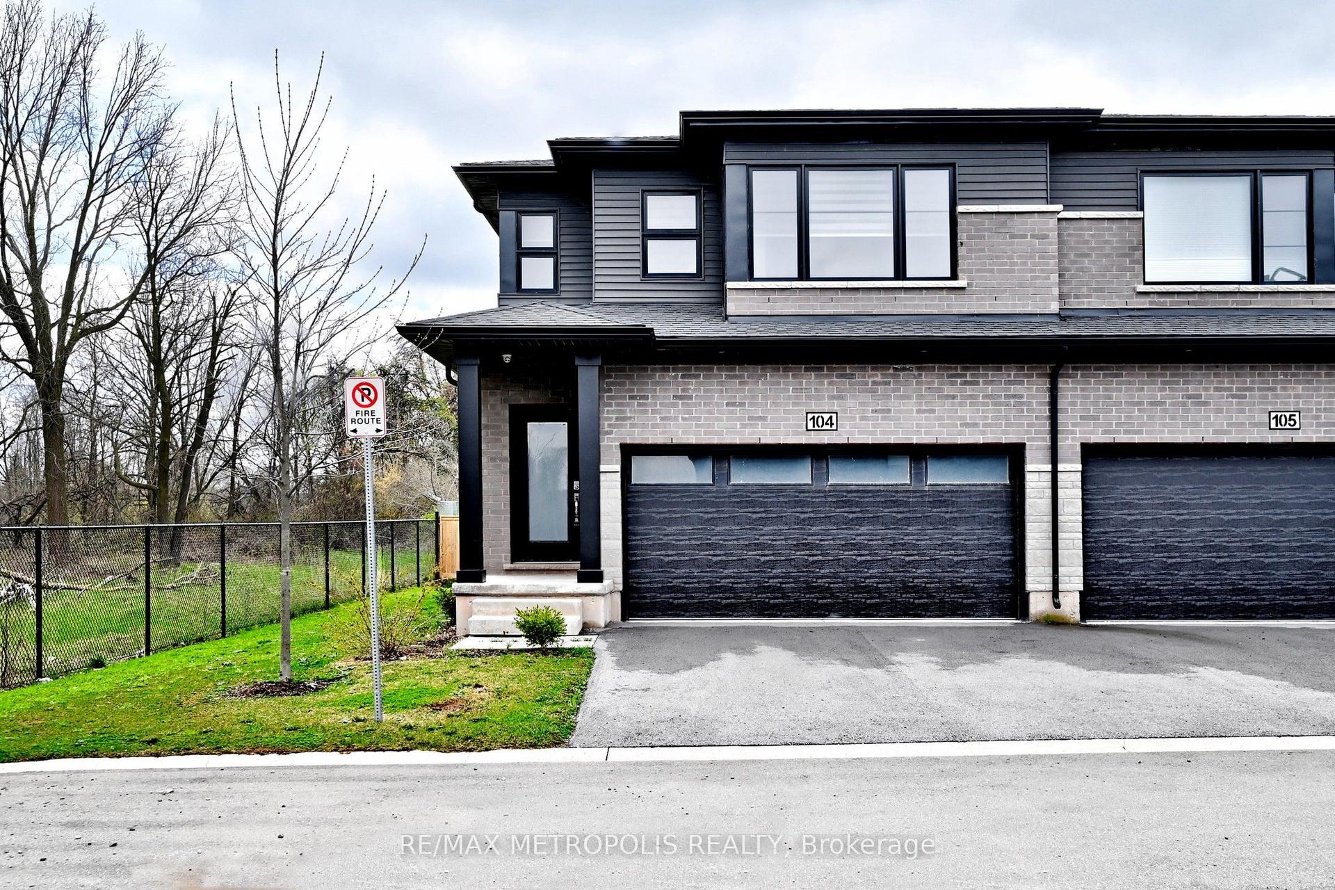 4552 Portage Road 104 #104 — photo 1