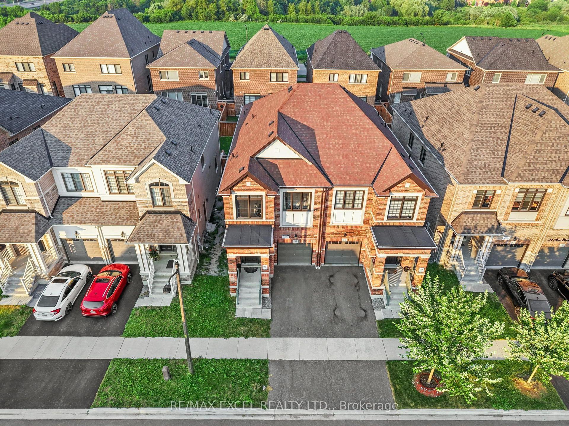 37 Macpherson Street, Whitby — Semi-Detached for lease, photo 1