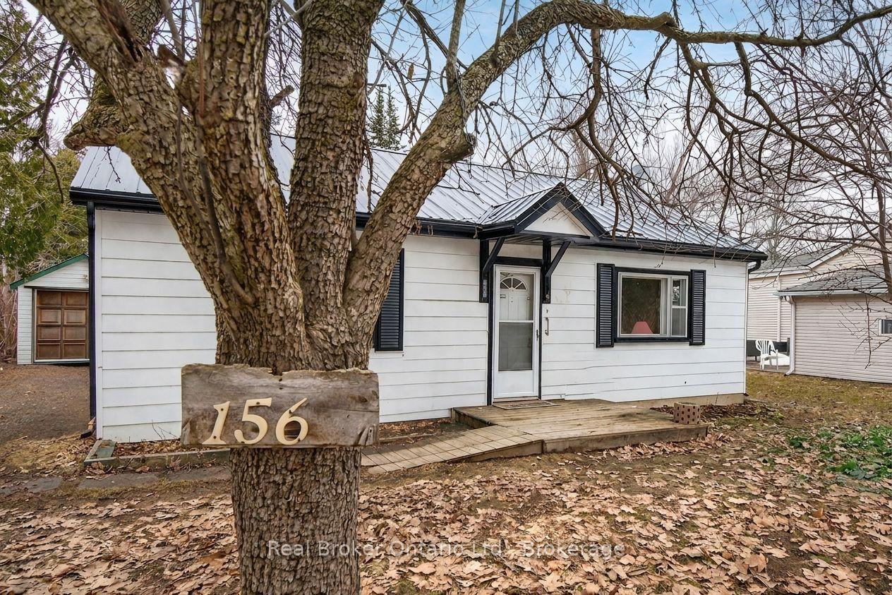 156 Silver Birch Crescent — photo 1