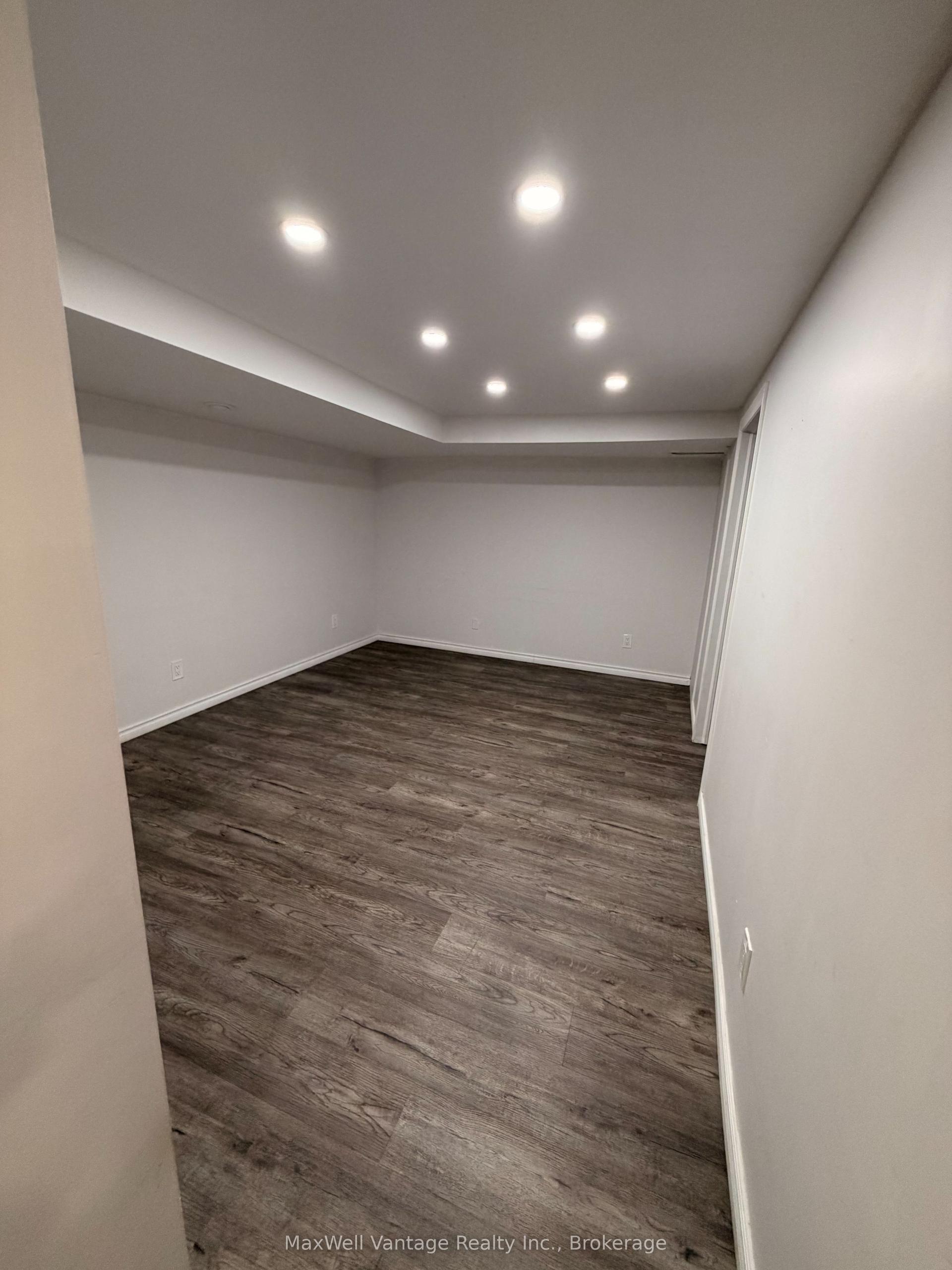 283 Vine Street, St. Catharines — Semi-Detached for lease, photo 1