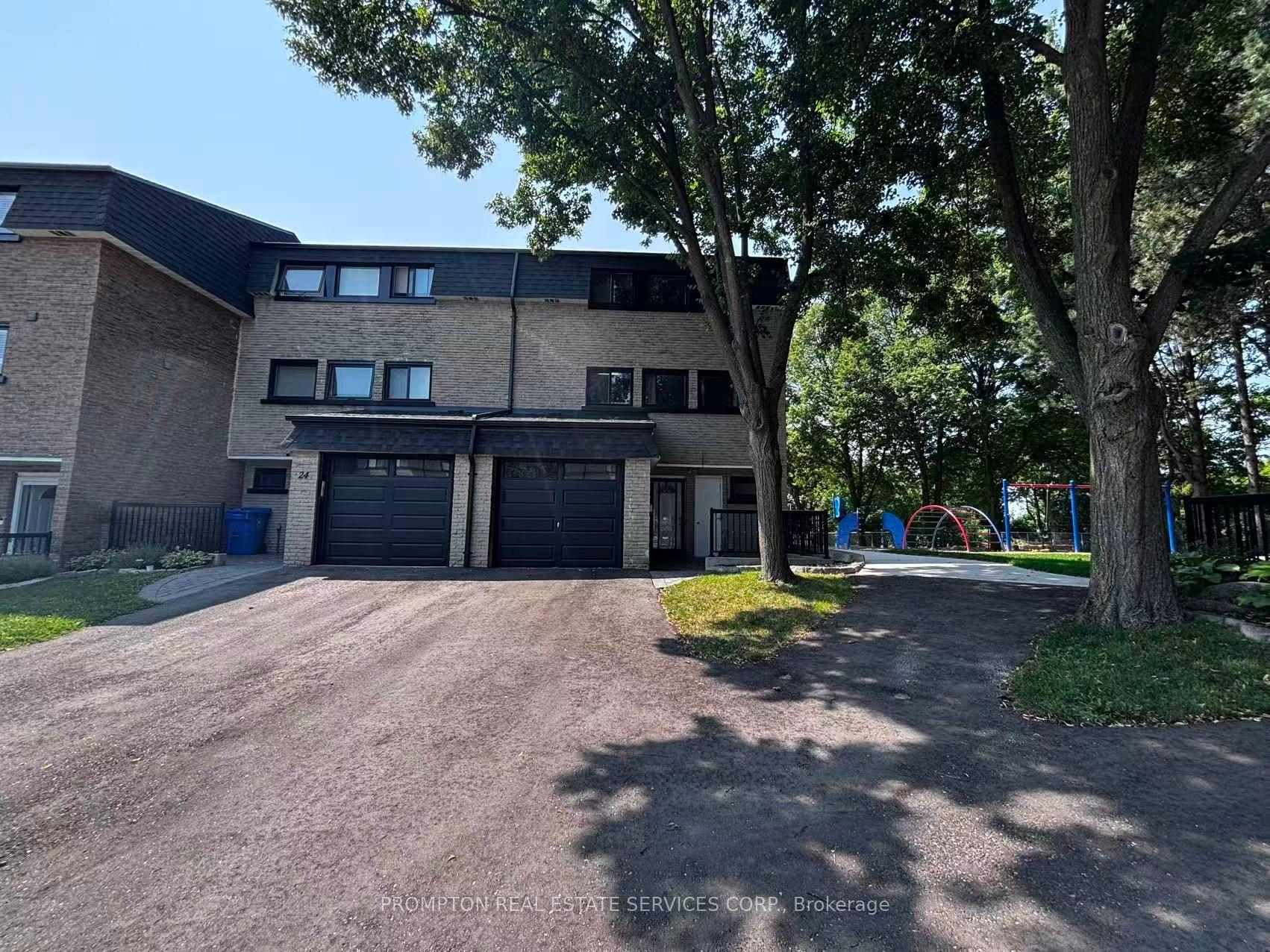 22 Poplar Crescent, Aurora — Townhouse for lease, photo 1