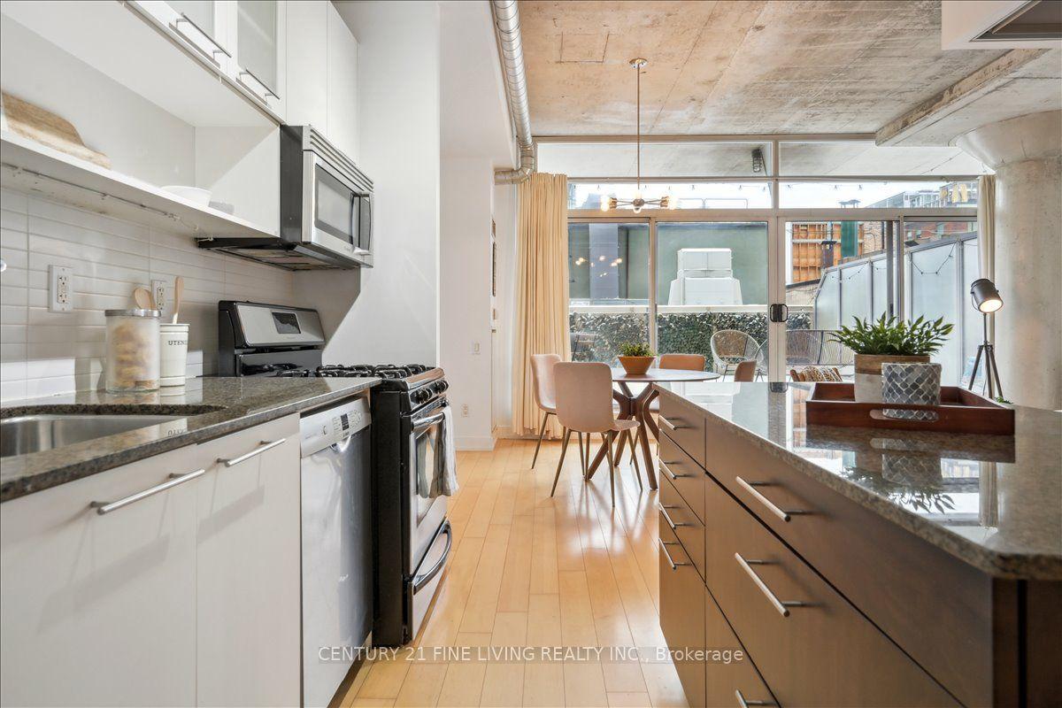 66 Portland Street 211 #211, Toronto — Condo for lease, photo 1