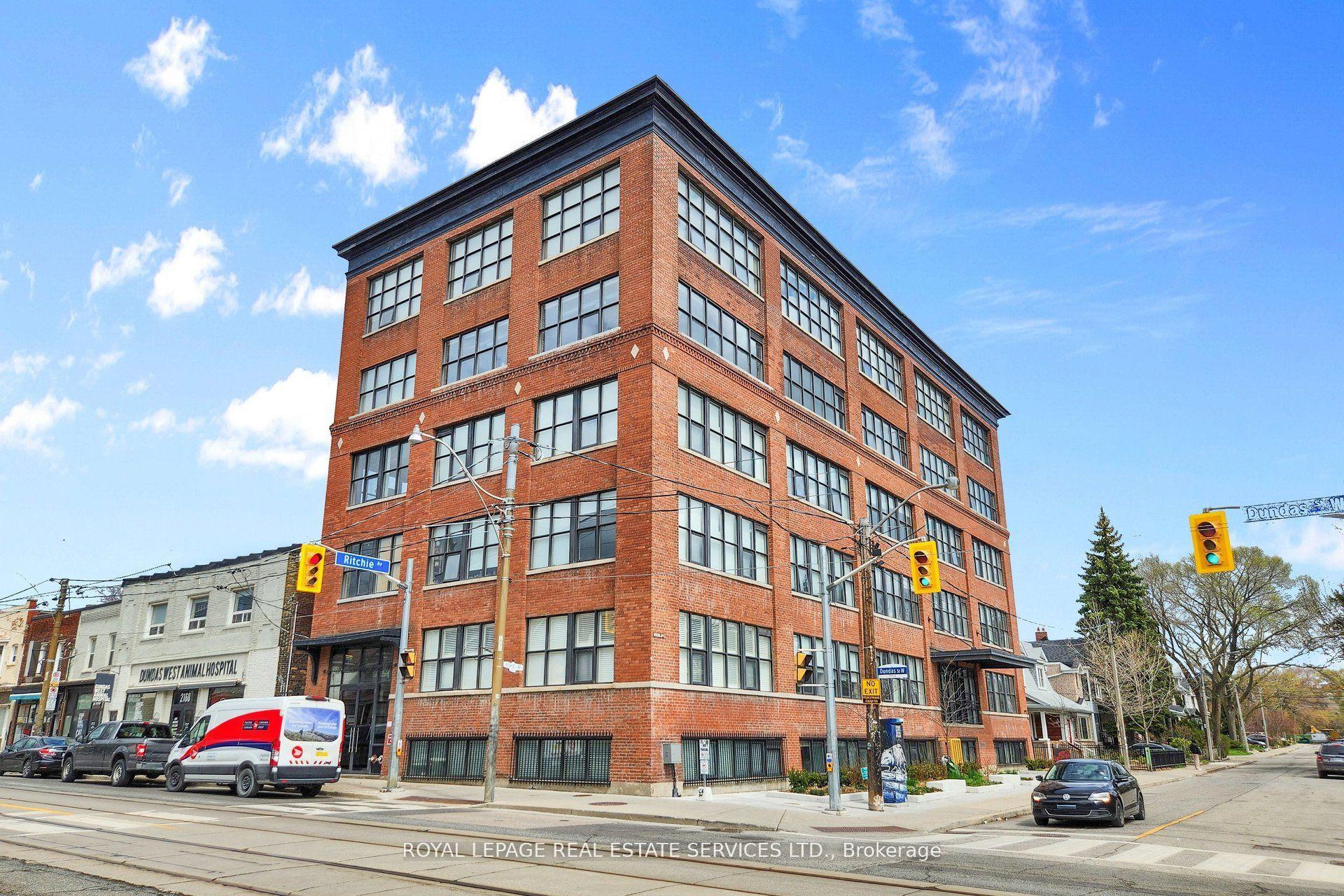 2154 Dundas Street W 405 #405 — photo 1