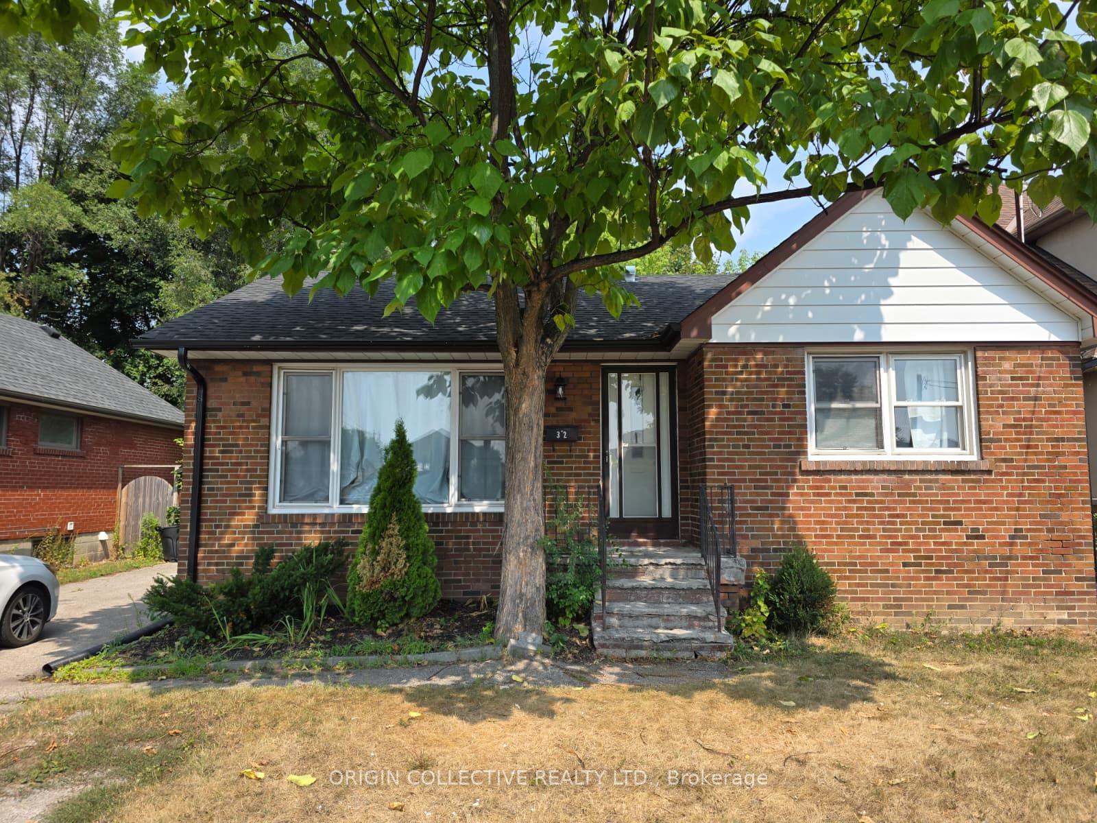 32 Marchington Circle S, Toronto — Detached for lease, photo 1