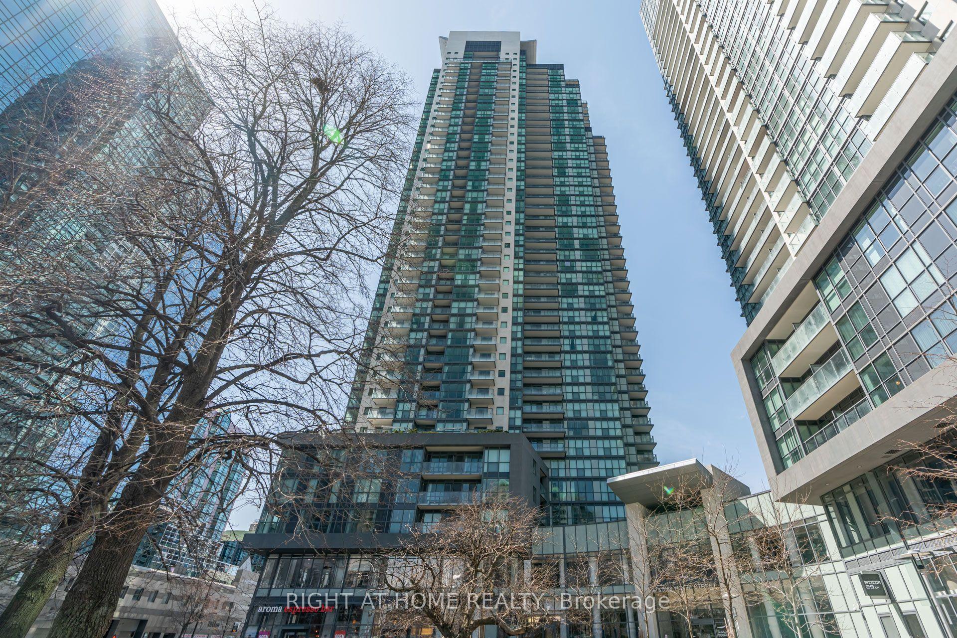 5162 Yonge Street LPH208 #LPH208, Toronto — Condo for sale, photo 1