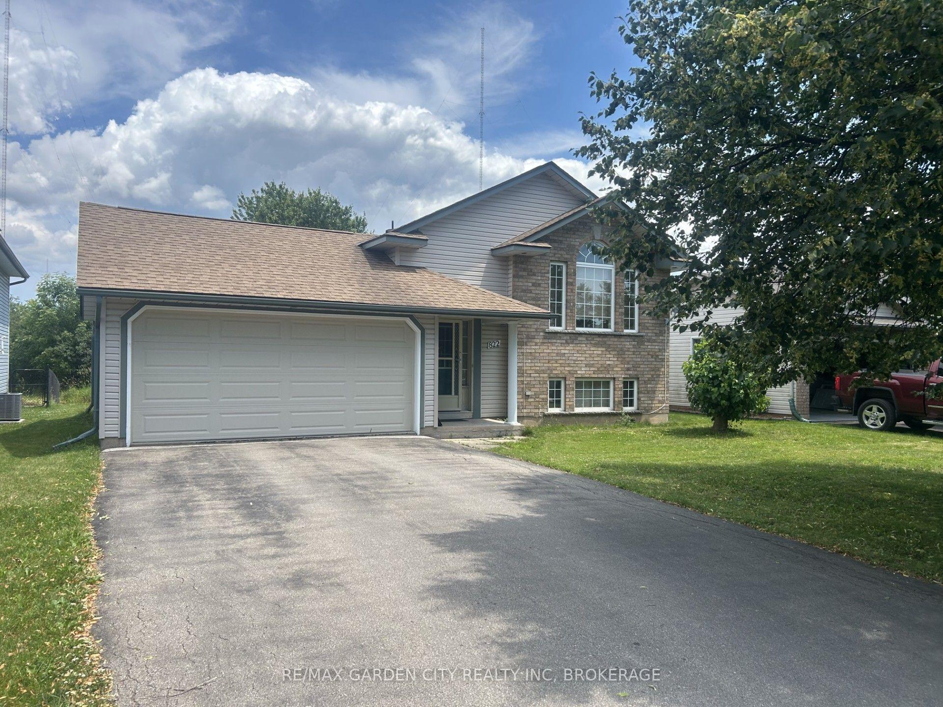 822 Woodside Court — photo 1