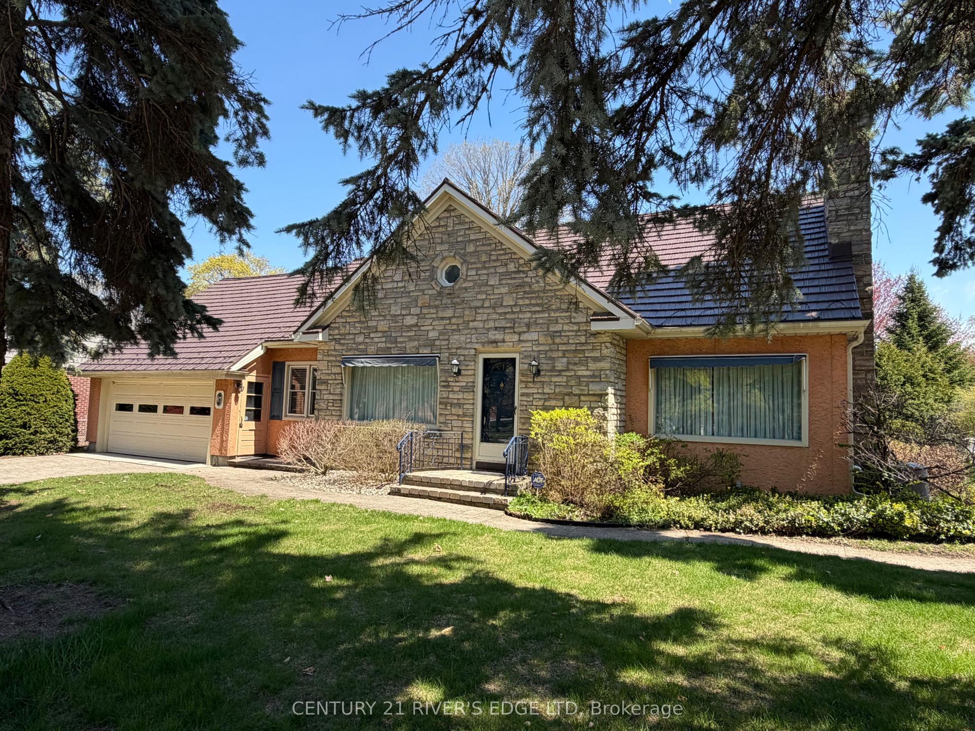 67 North Augusta Road, Brockville — Detached for sale, photo 1