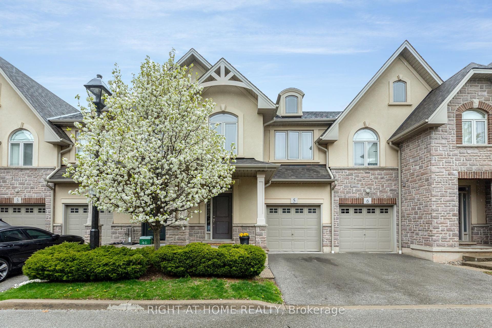 5056 New Street 5 #5, Burlington — Townhouse for lease, photo 1