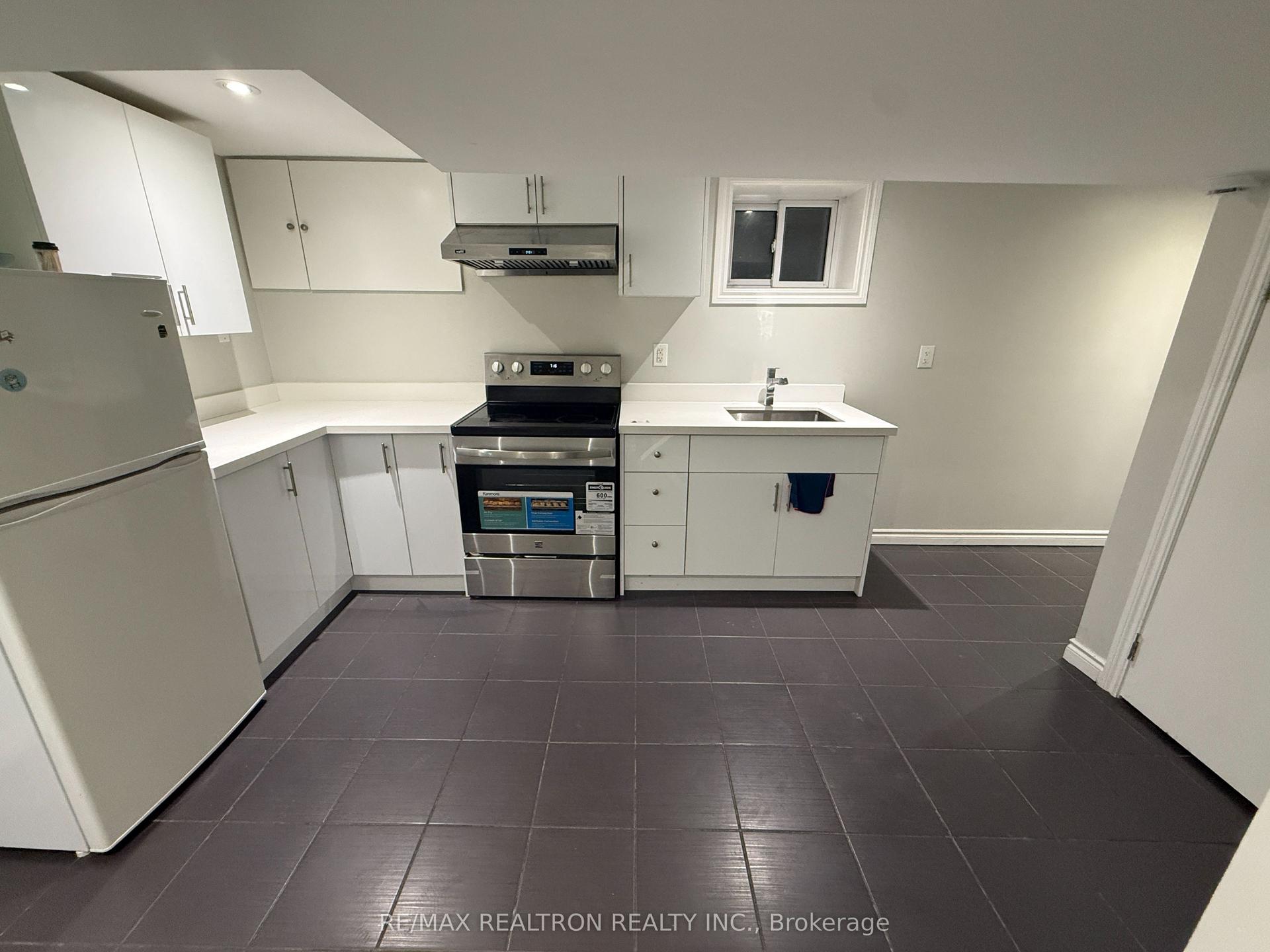 401 Crawford Street Bsmt #Bsmt, Toronto — Semi-Detached for lease, photo 1