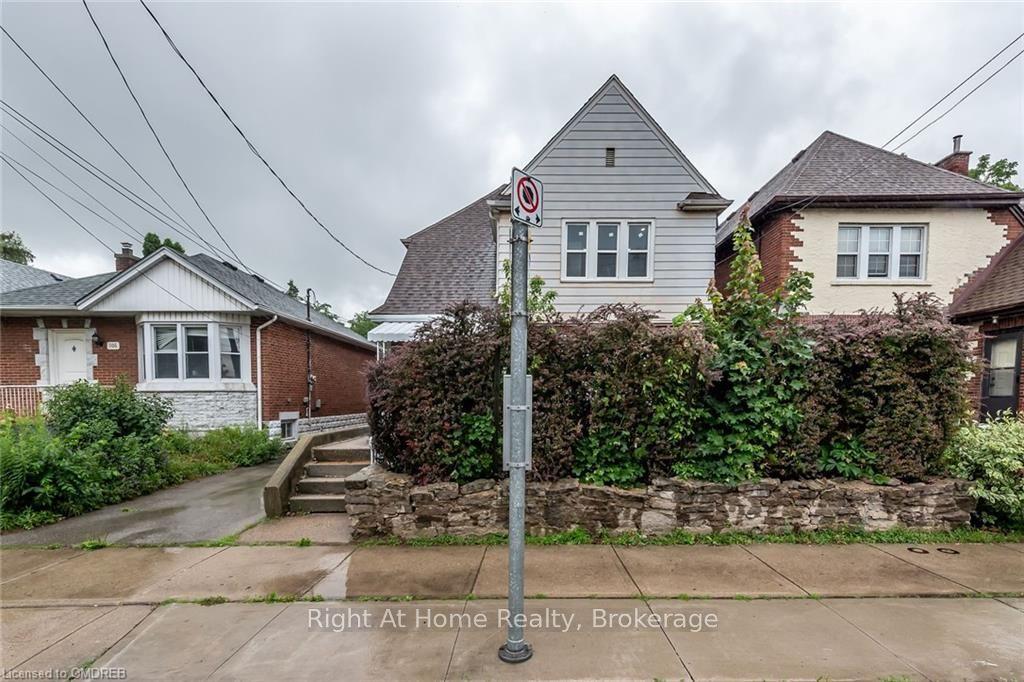 104 LONGWOOD Road S 2 Room #1 #2 Room #1, Hamilton — Detached for lease, photo 1