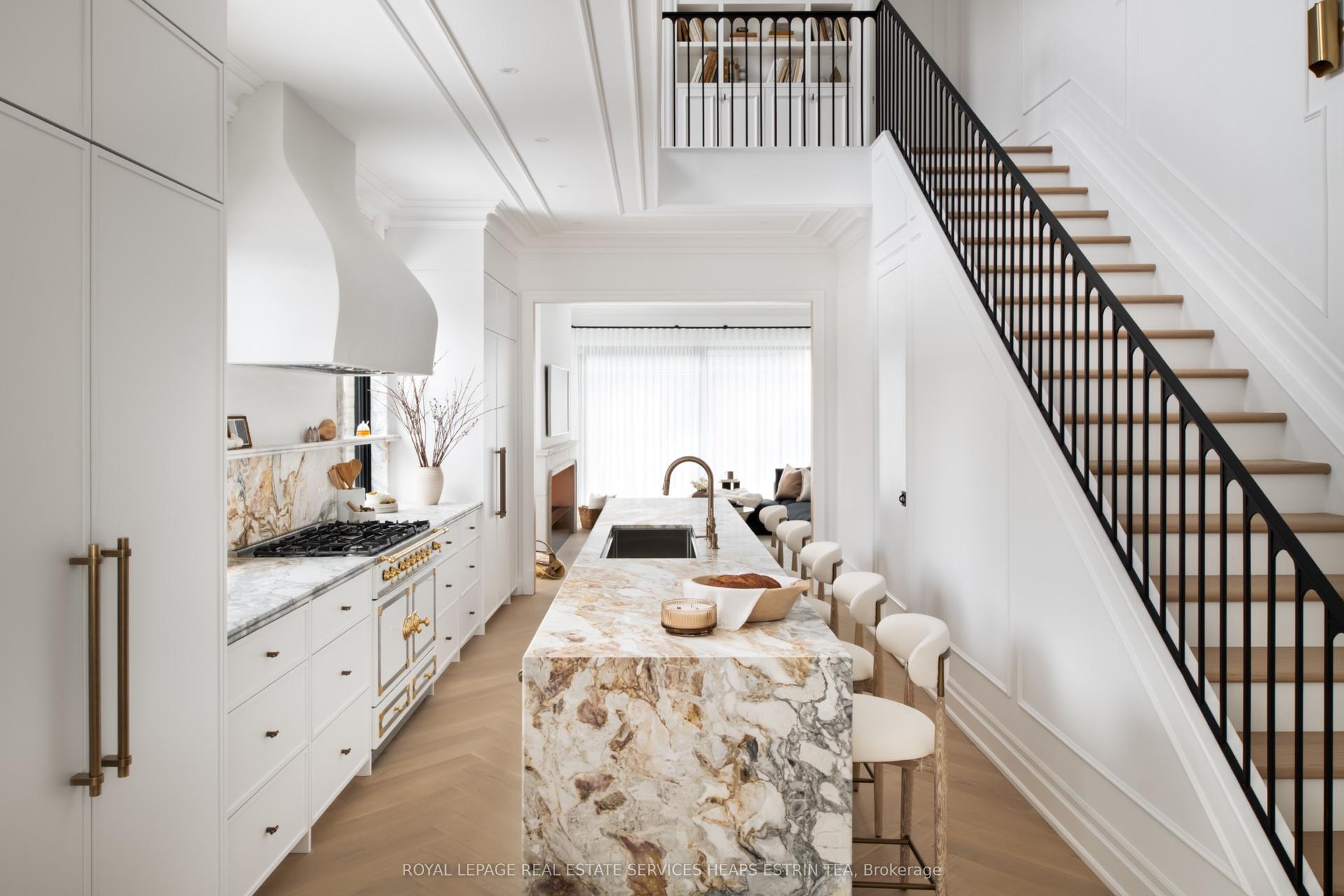 23 Lippincott Street, Toronto — Semi-Detached for sale, photo 1