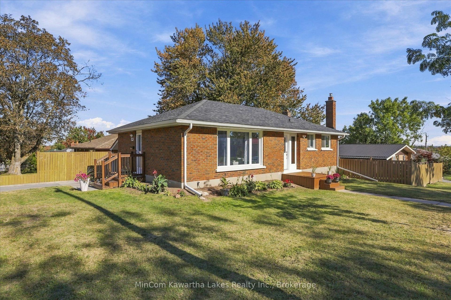 398 Applegrove Avenue, Peterborough — Detached for sale, photo 1