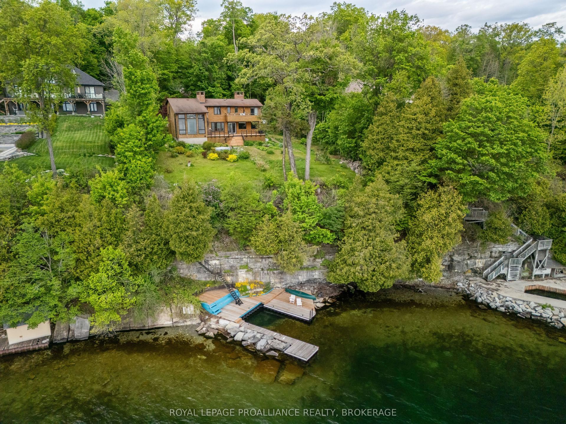 20 Riverside Drive, Kingston — Detached for sale, photo 1