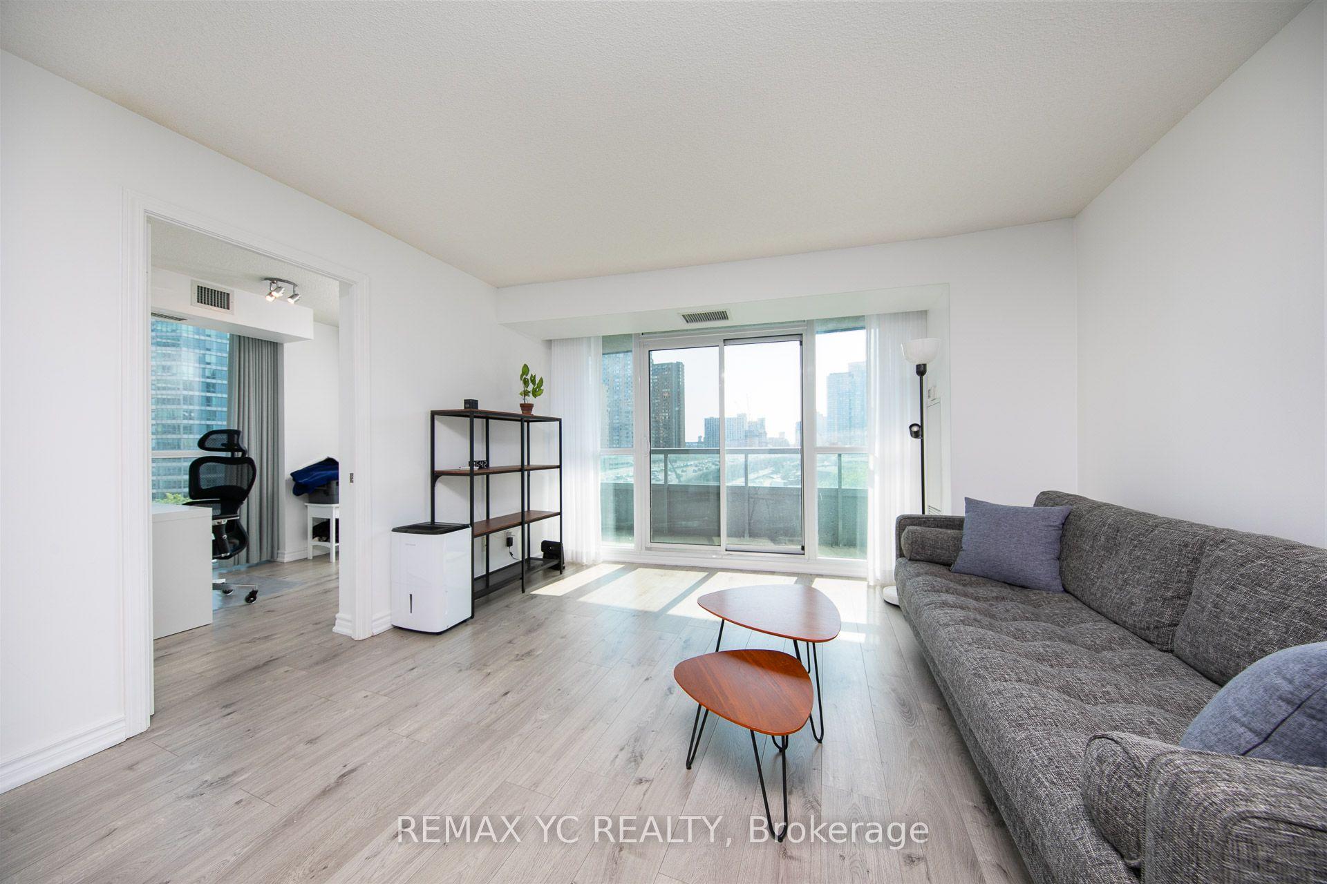 25 Lower Simcoe Street 808 #808 — photo 1