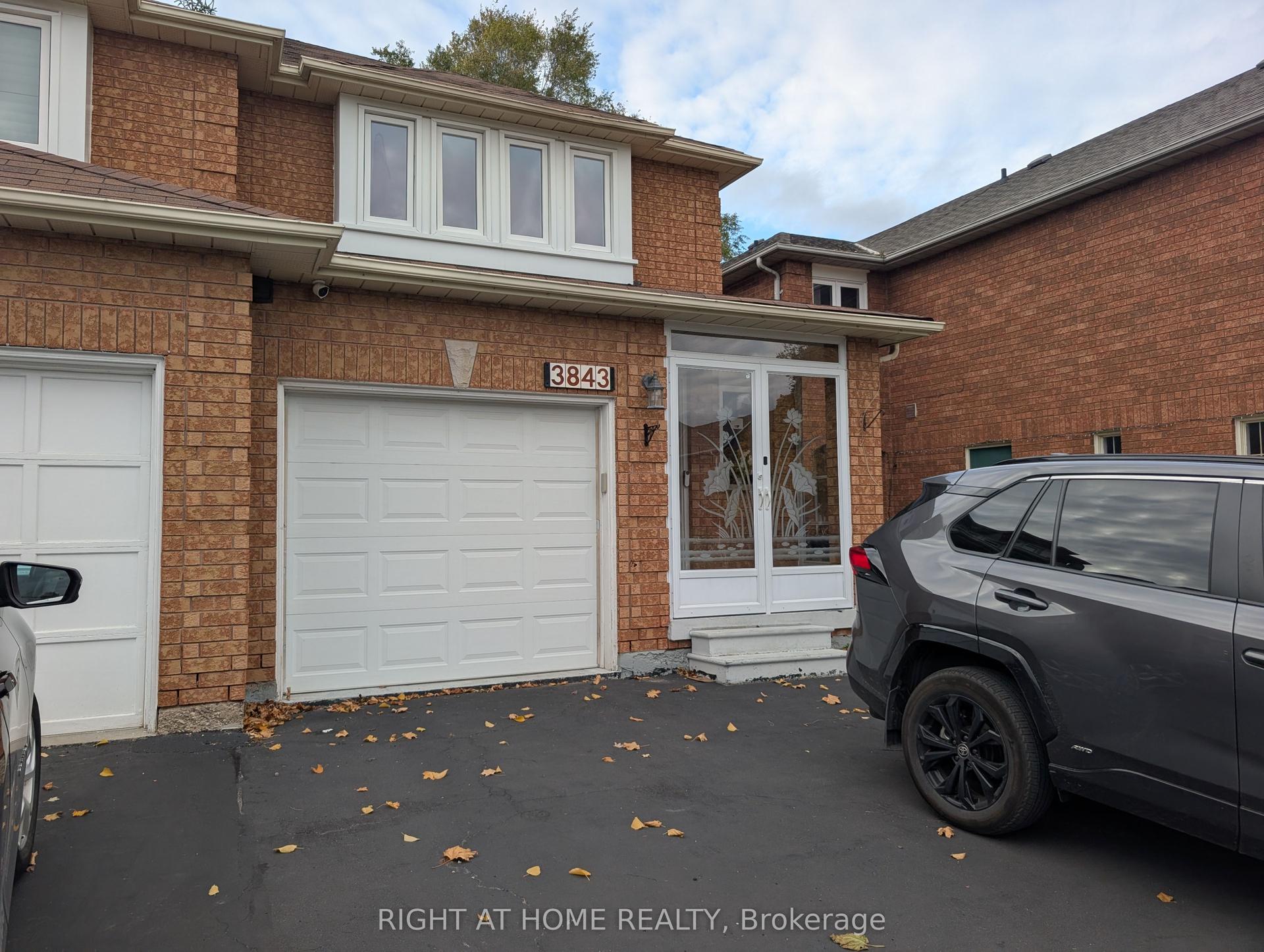 3843 Densbury Drive Upper #Upper, Mississauga — Semi-Detached for lease, photo 1