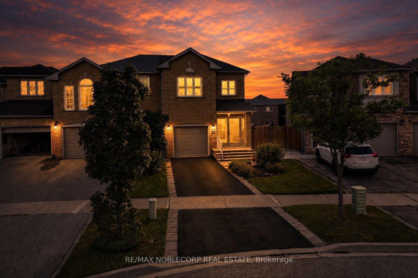 28 Opera Place, Vaughan — Townhouse for sale, photo 1