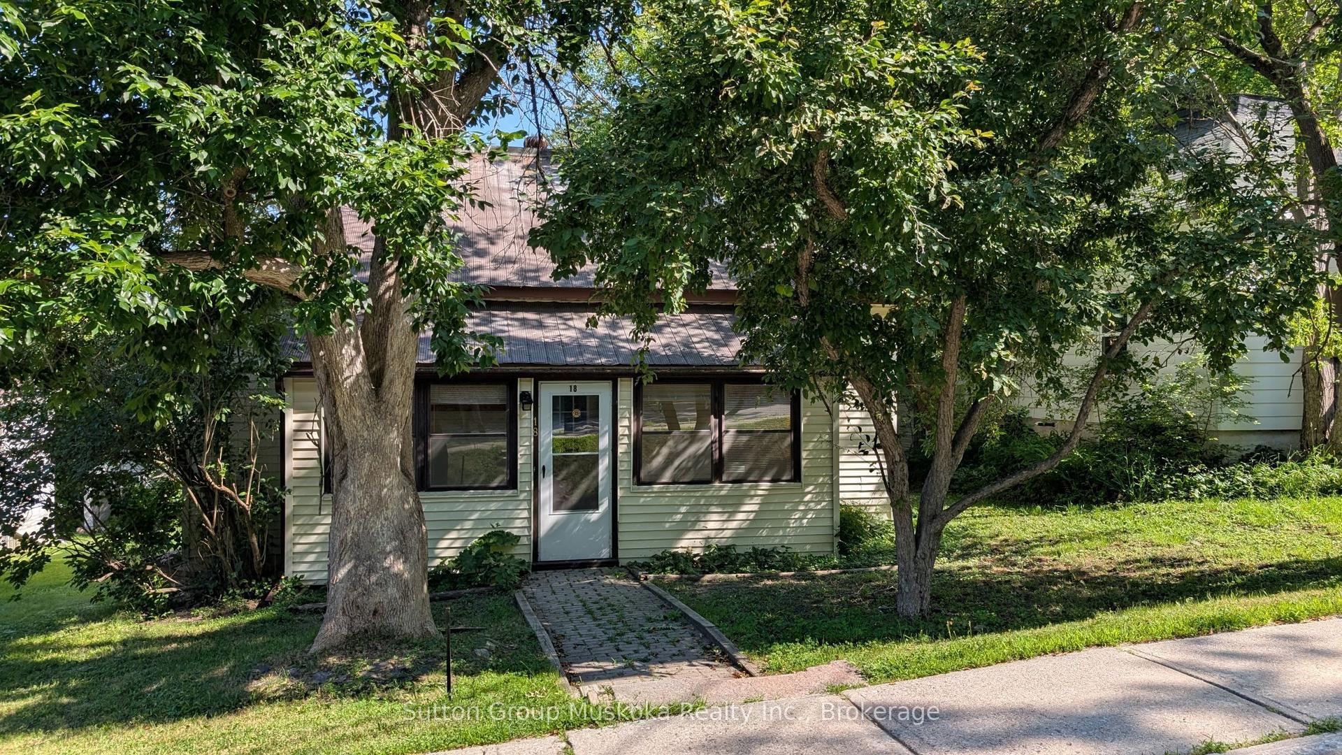18 Susan Street W, Huntsville — Detached for sale, photo 1
