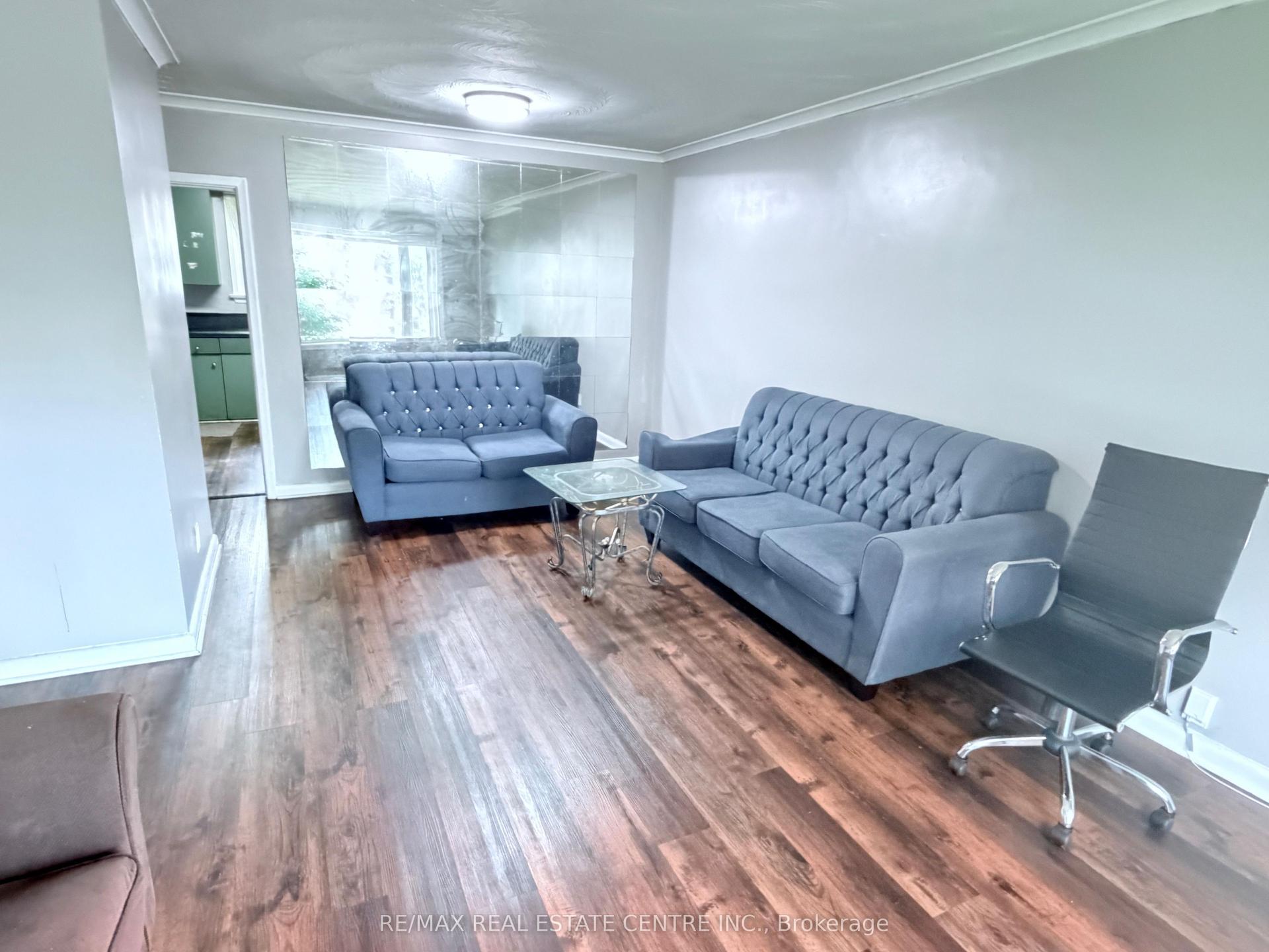 52 Sharbot Avenue, Toronto — Detached for lease, photo 1