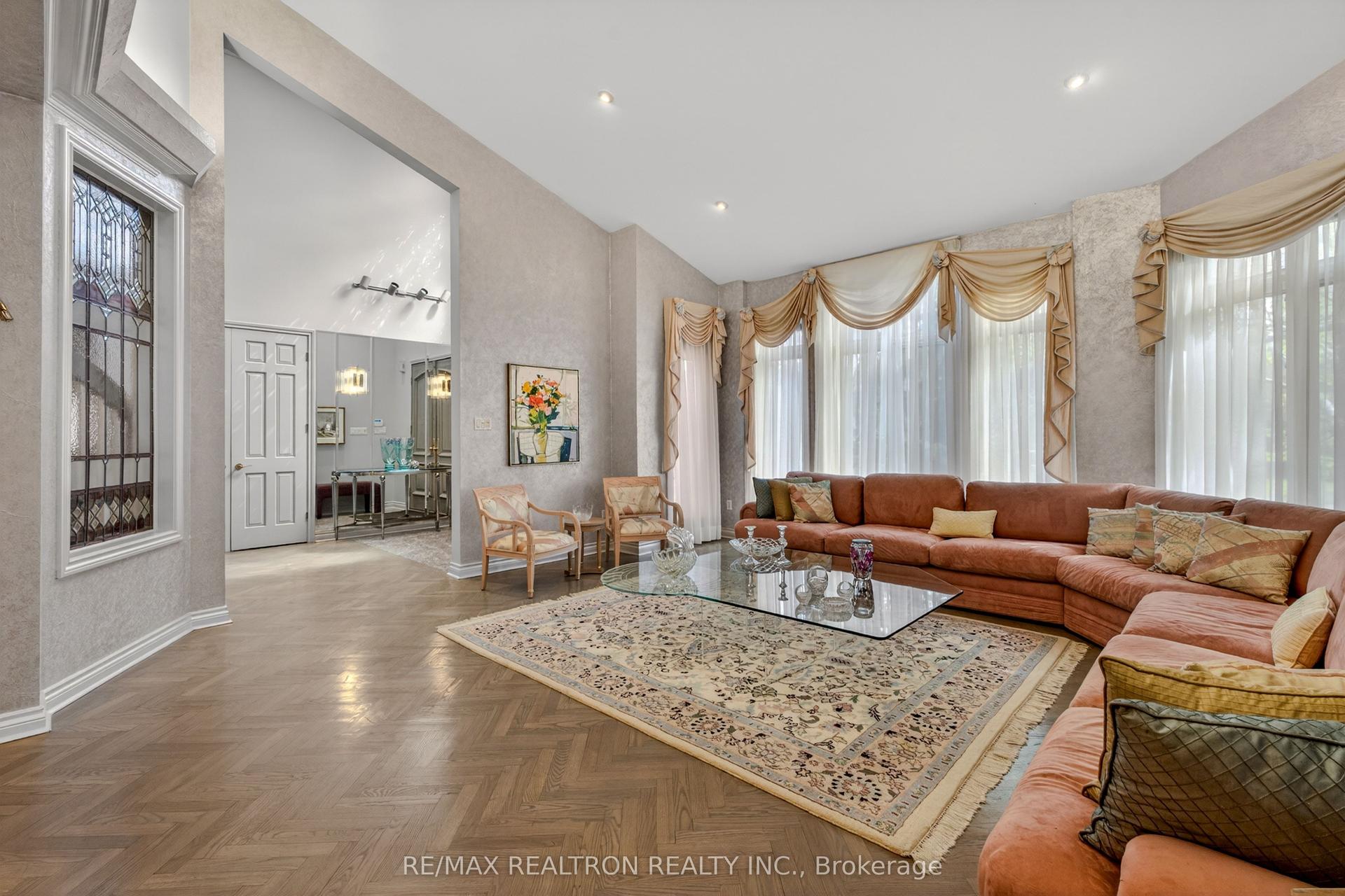 15 Sunforest Court — photo 1