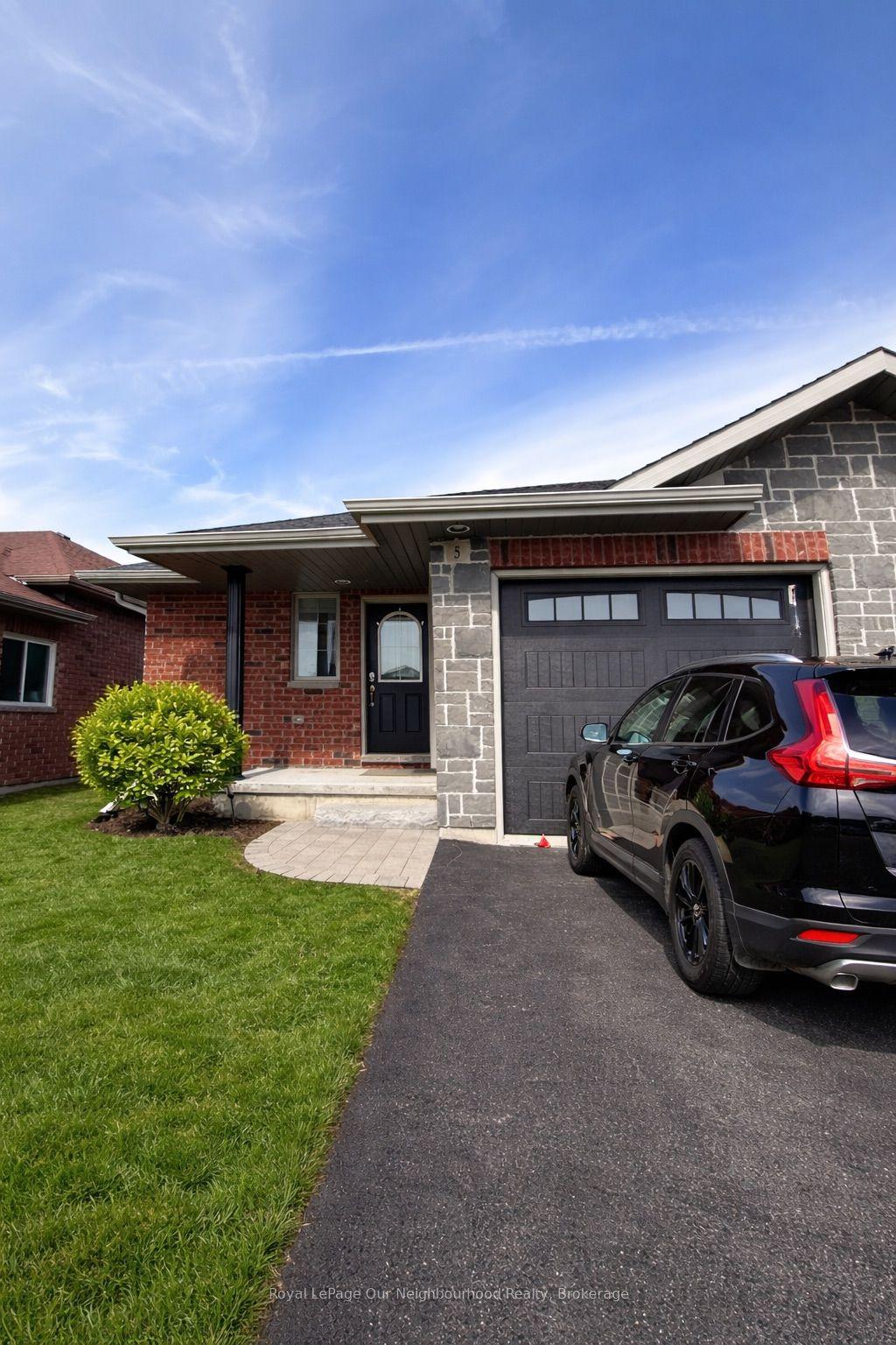 5 MCINTOSH Crescent W — photo 1