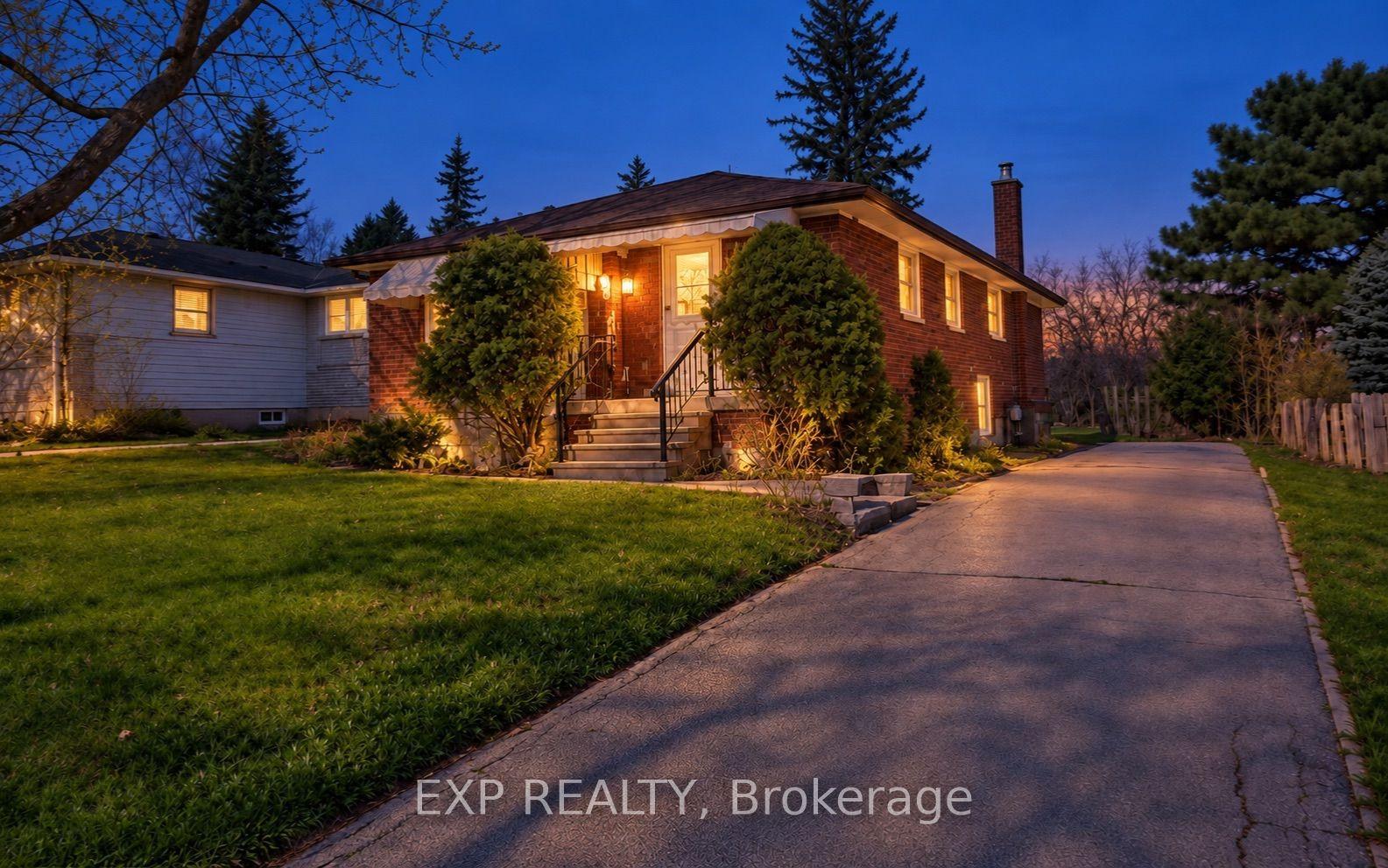 54 Shaunavon Heights Crescent, Toronto — Detached for lease, photo 1