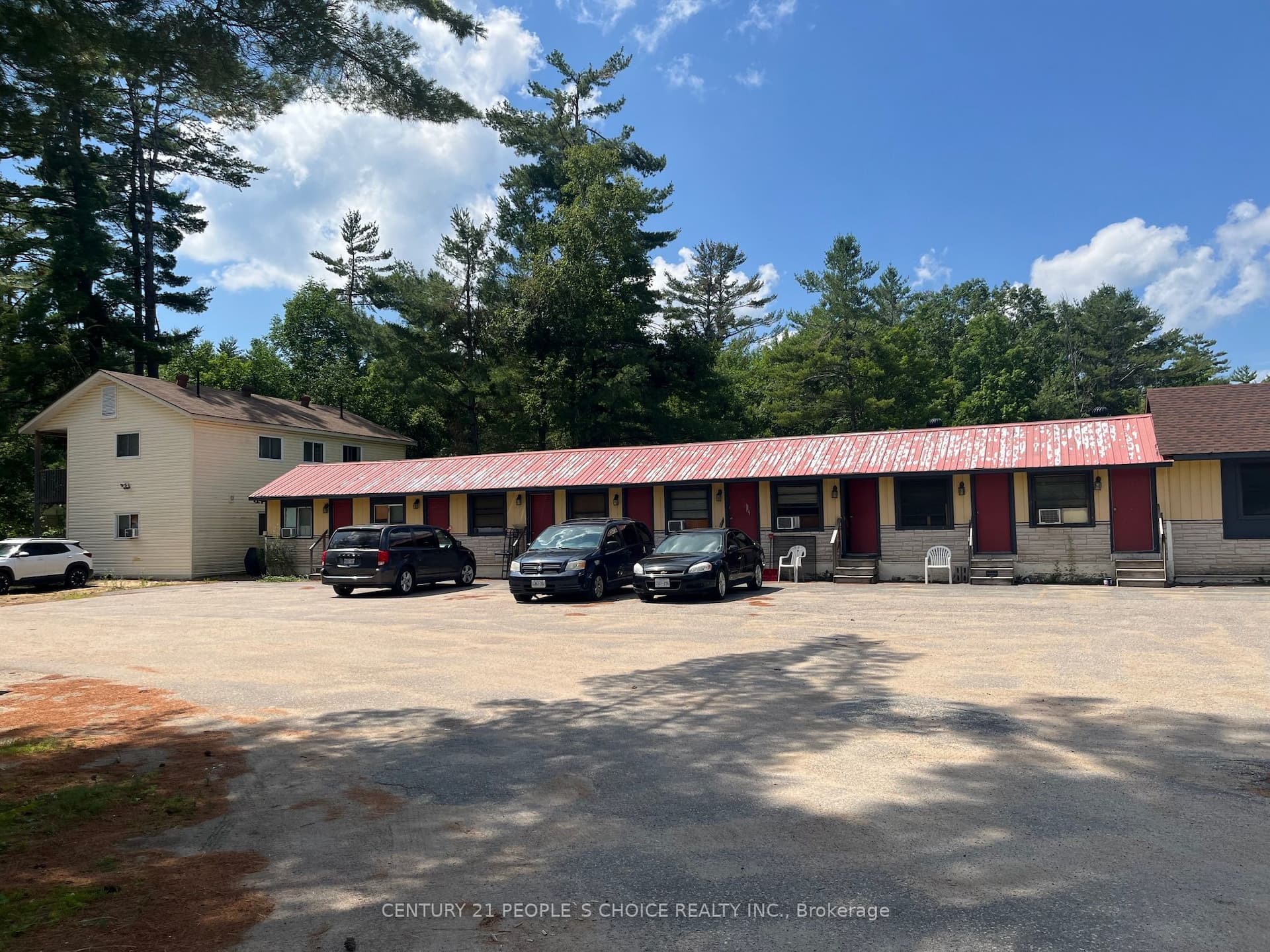 469 Bethune Drive N — photo 1