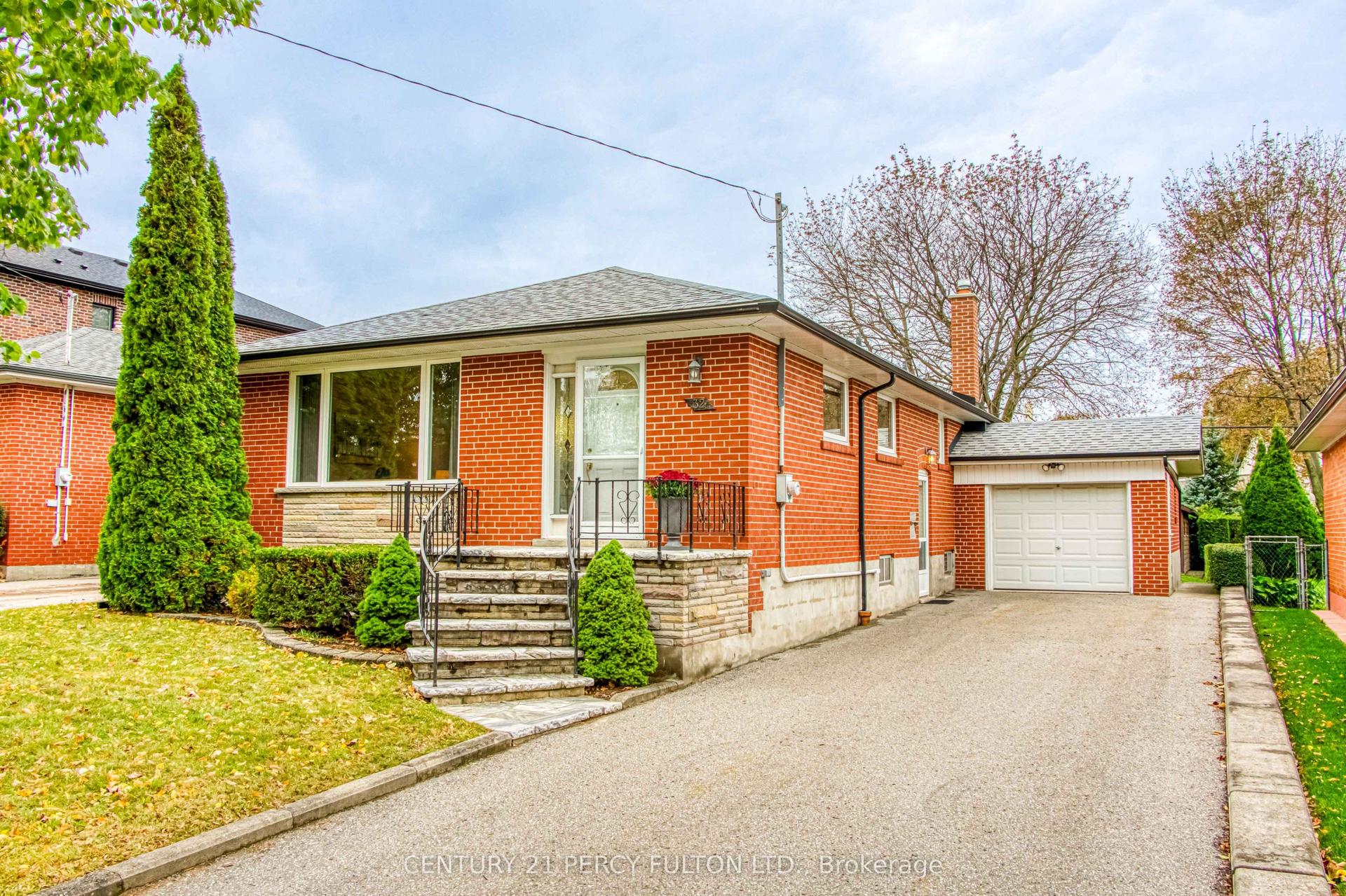 32 Bromton Drive, Toronto — Detached for sale, photo 1