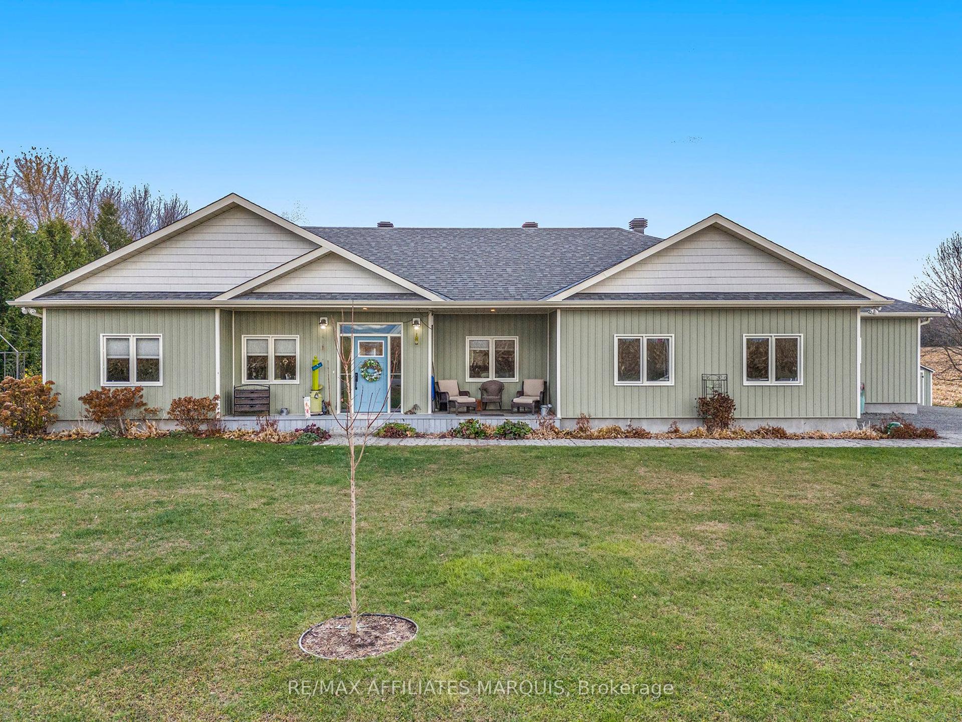 100 SUMMERS Road, Rideau Lakes — Detached for sale, photo 1