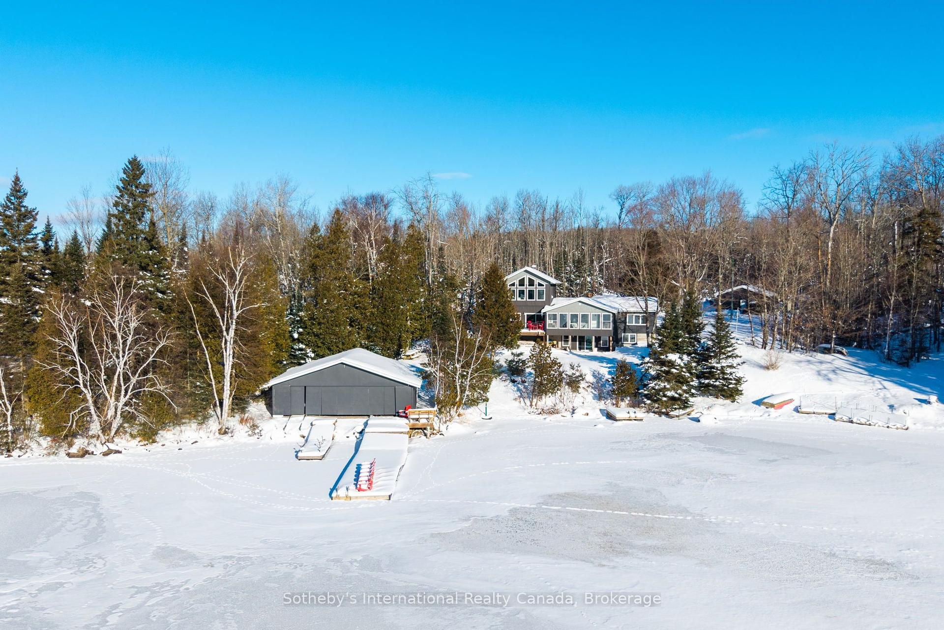 126 CHAPMAN Drive SE — photo 1