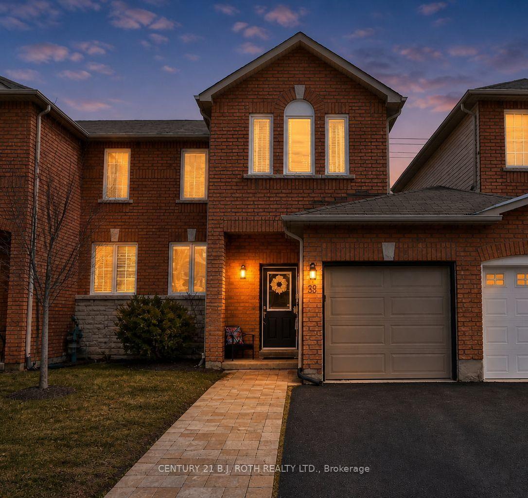 35 HAWTHORNE Crescent — photo 1