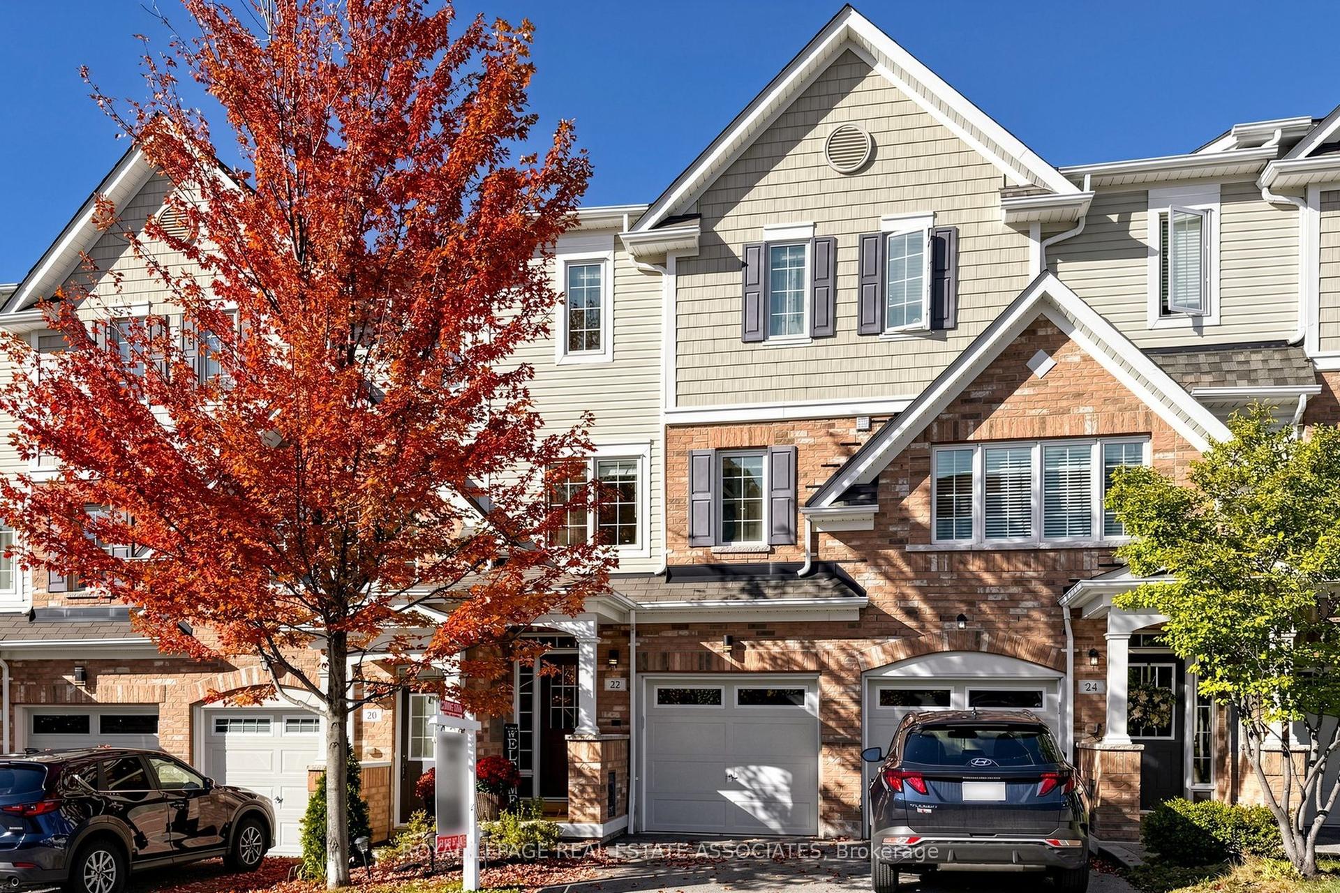 22 Benjamin Way, Whitby — Townhouse for sale, photo 1