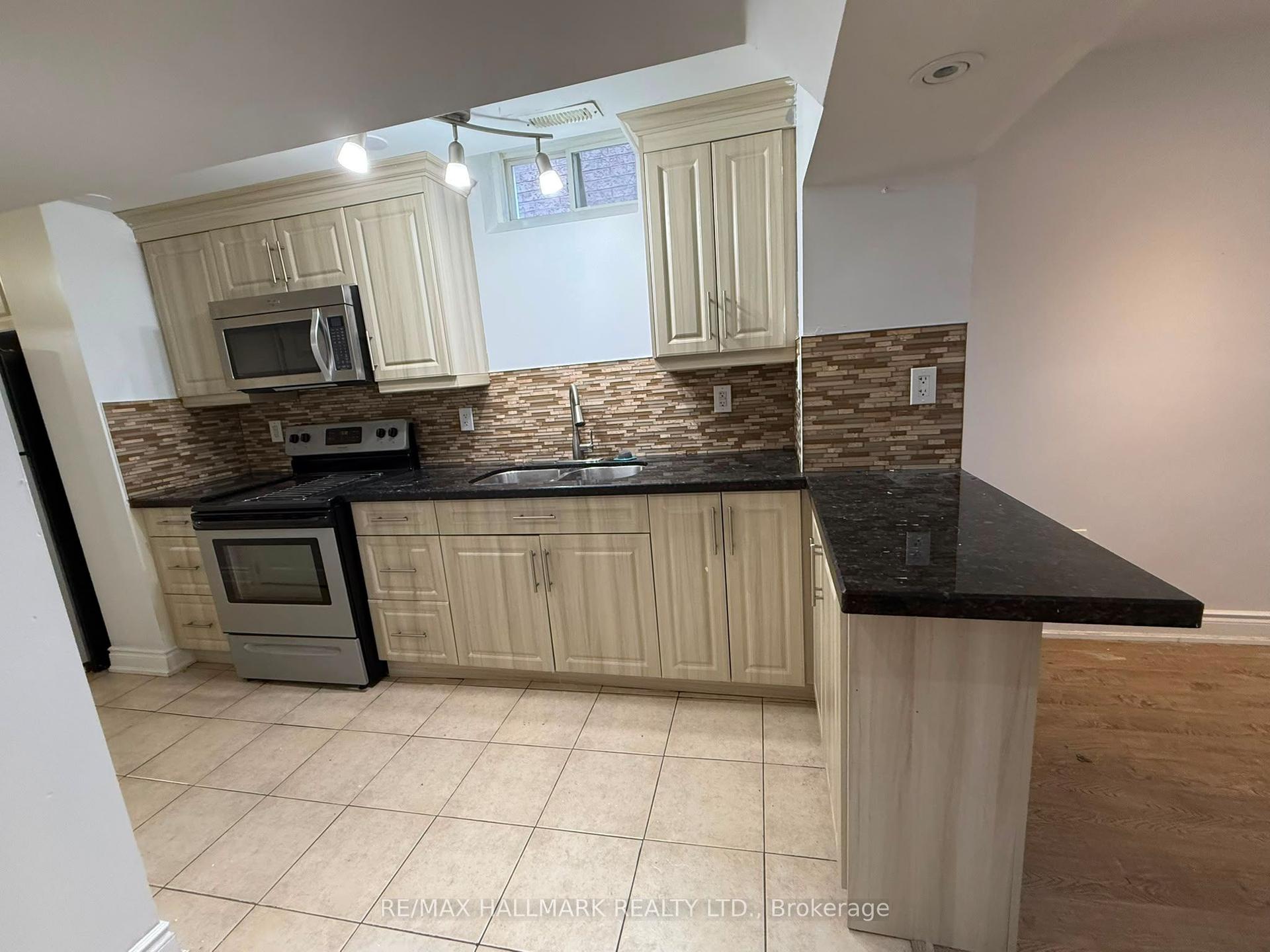 209 Old Colony Road S Basement #Basement, Richmond Hill — Semi-Detached for lease, photo 1