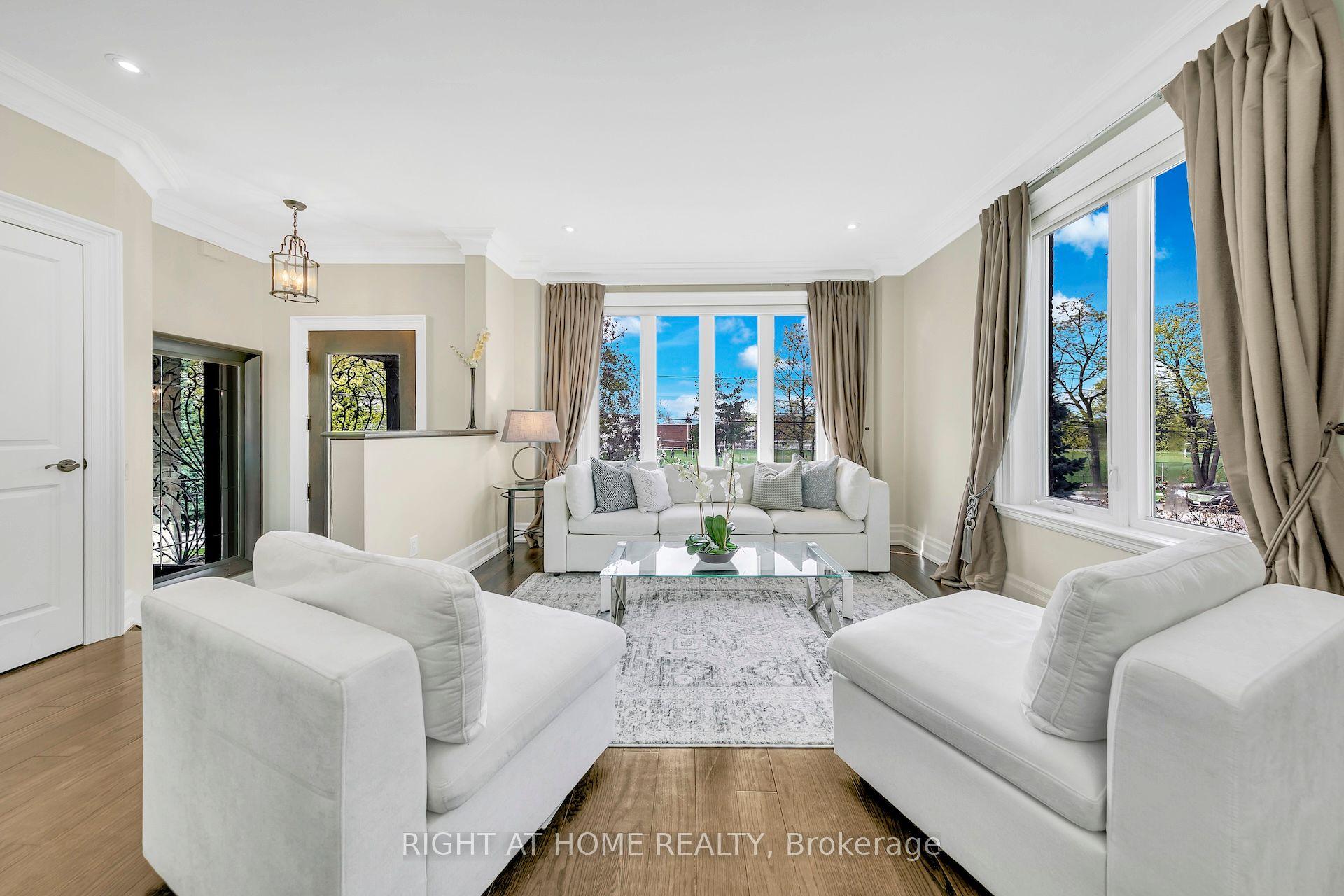 204 Maple Leaf Drive — photo 1