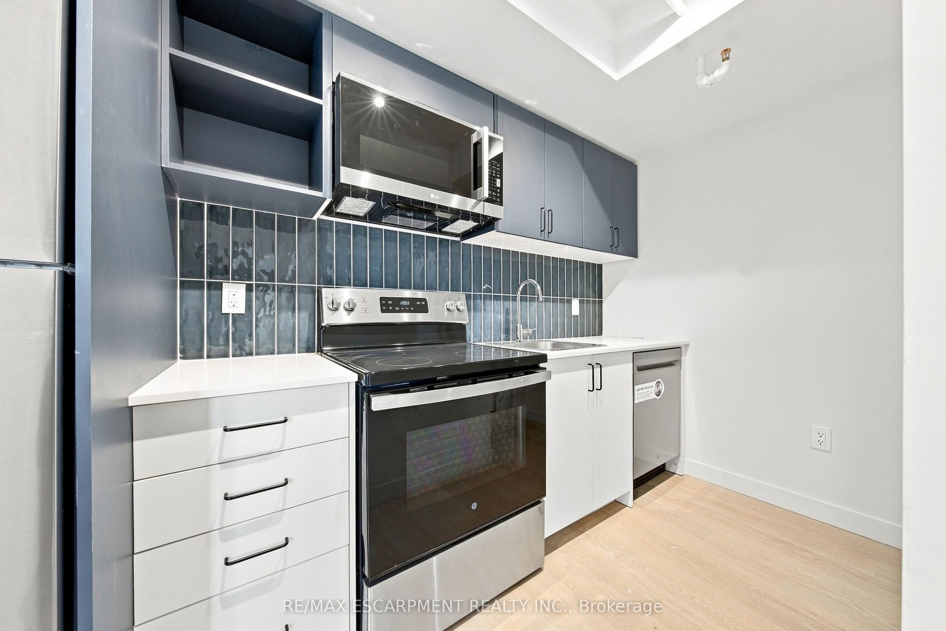 325 James Street S 224 #224, Hamilton — Multiplex for lease, photo 1
