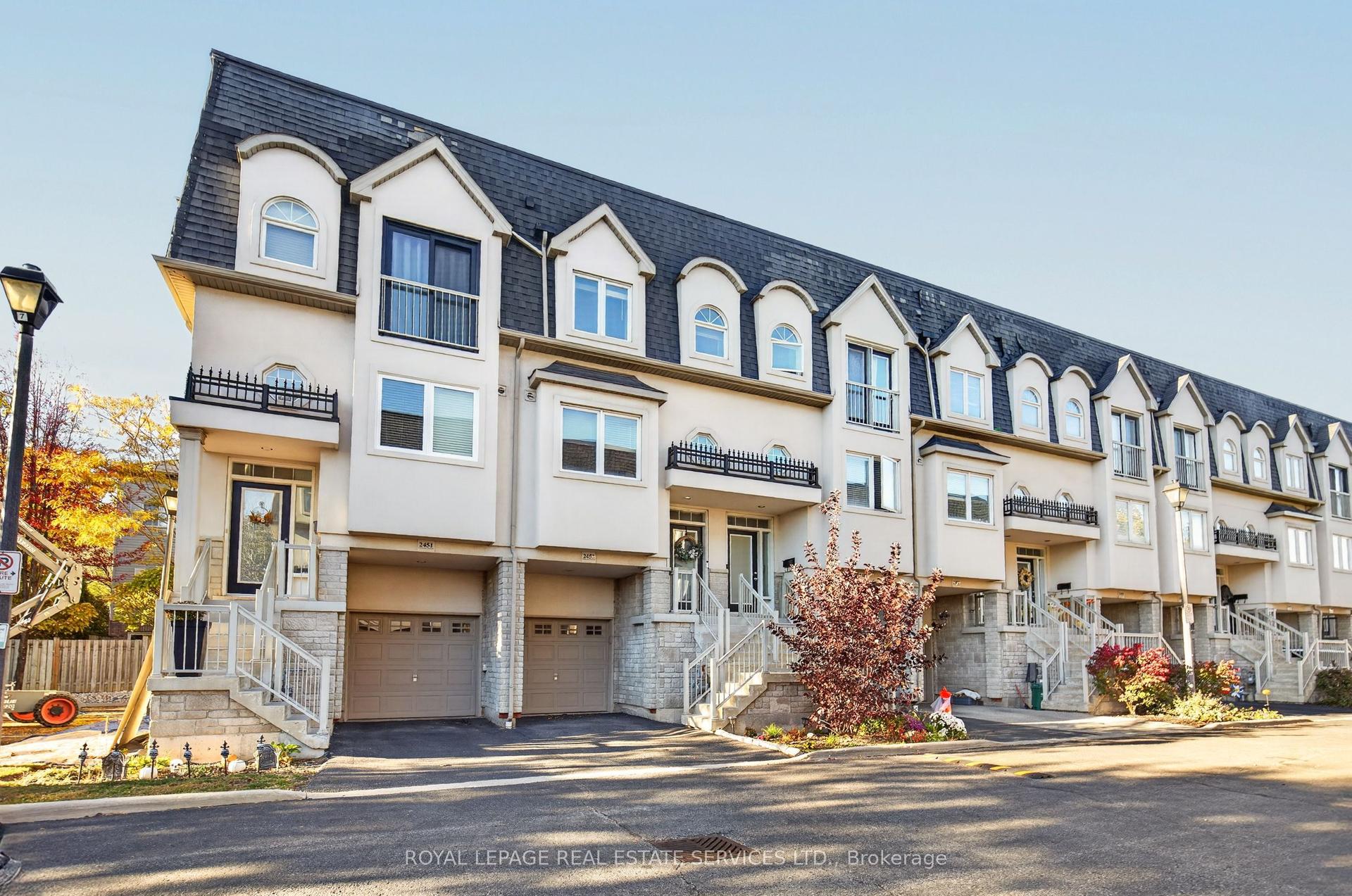 2453 Scholars Common, Burlington — Townhouse for lease, photo 1