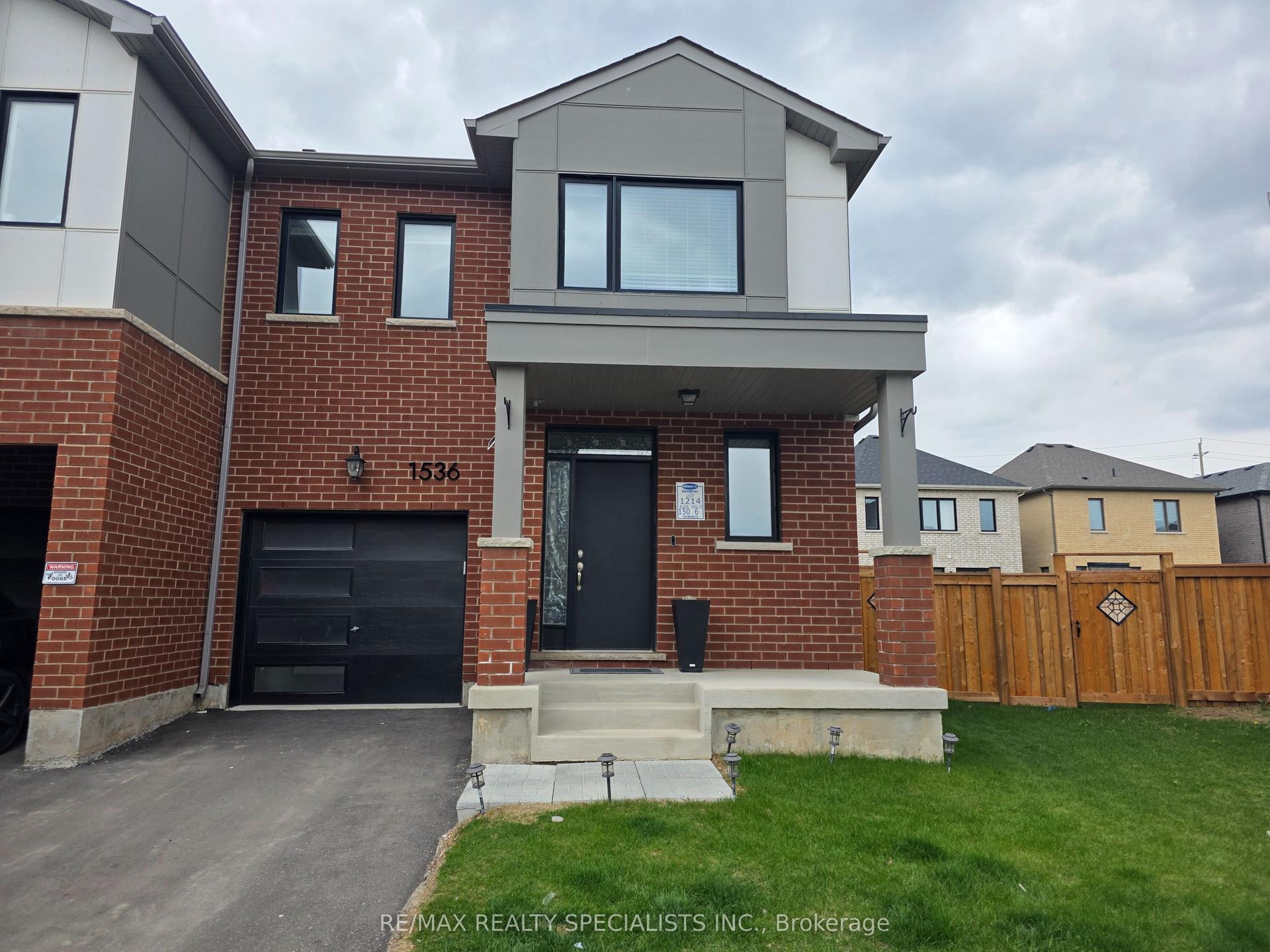 1536 Moira Crescent — photo 1