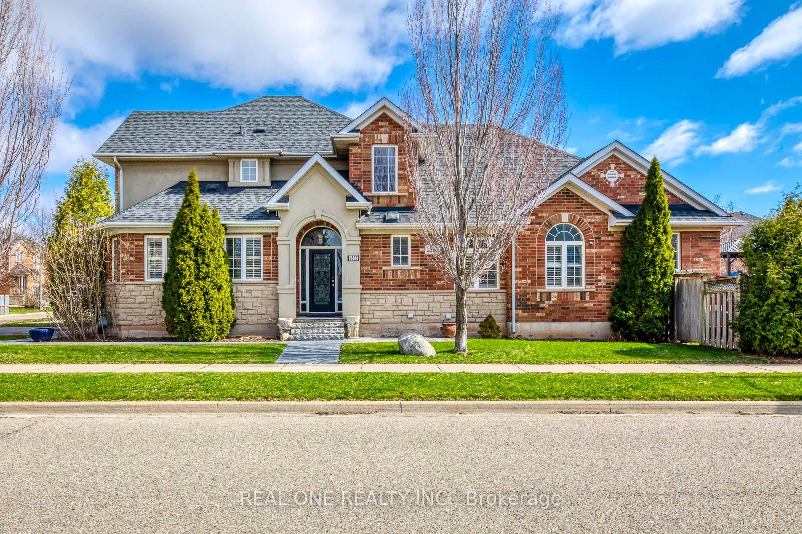 2363 Parkglen Avenue — photo 1