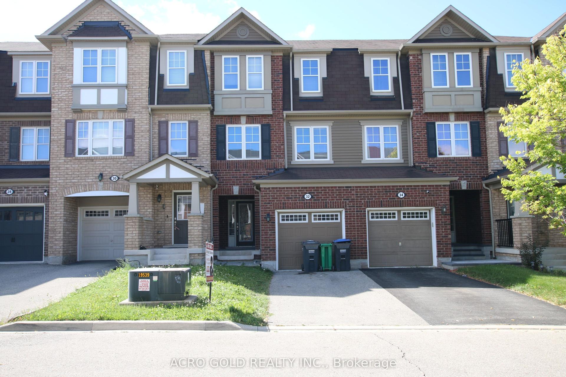 32 Mercedes Road, Brampton — Townhouse for sale, photo 1