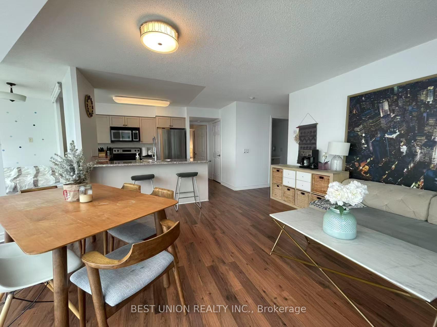 30 Grand Trunk Crescent 3511 #3511 — photo 1