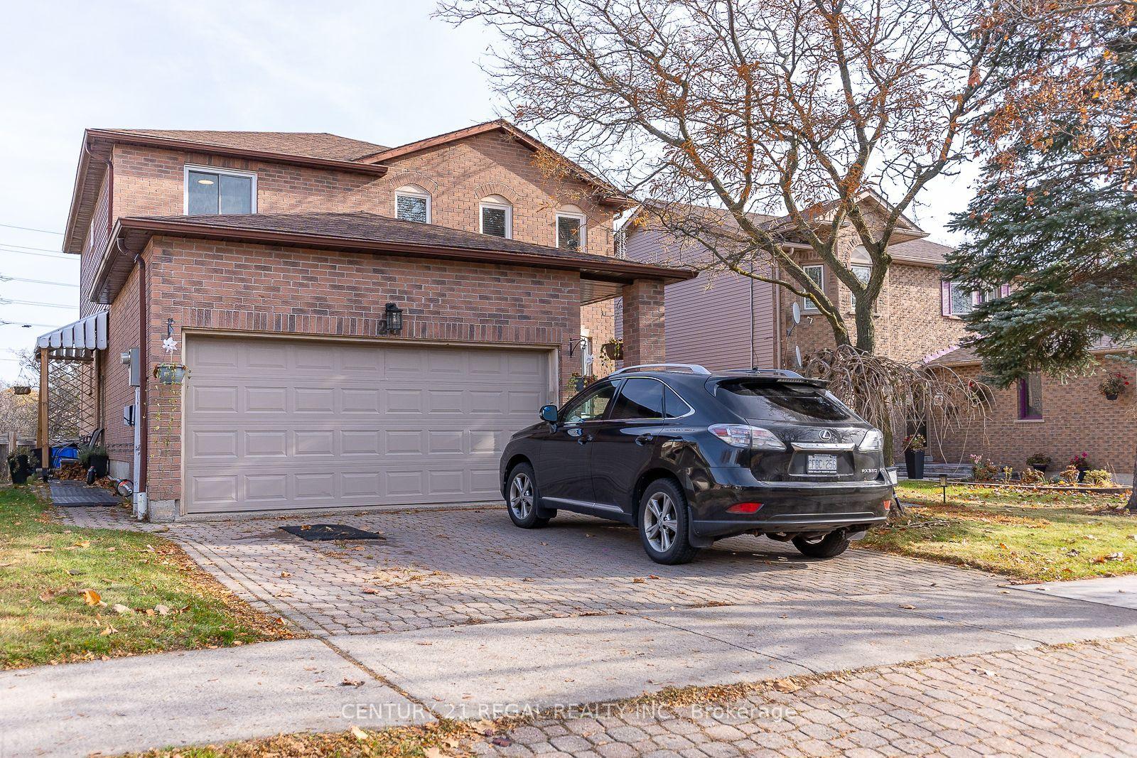 28 Upland Drive, Whitby — Detached for sale, photo 1