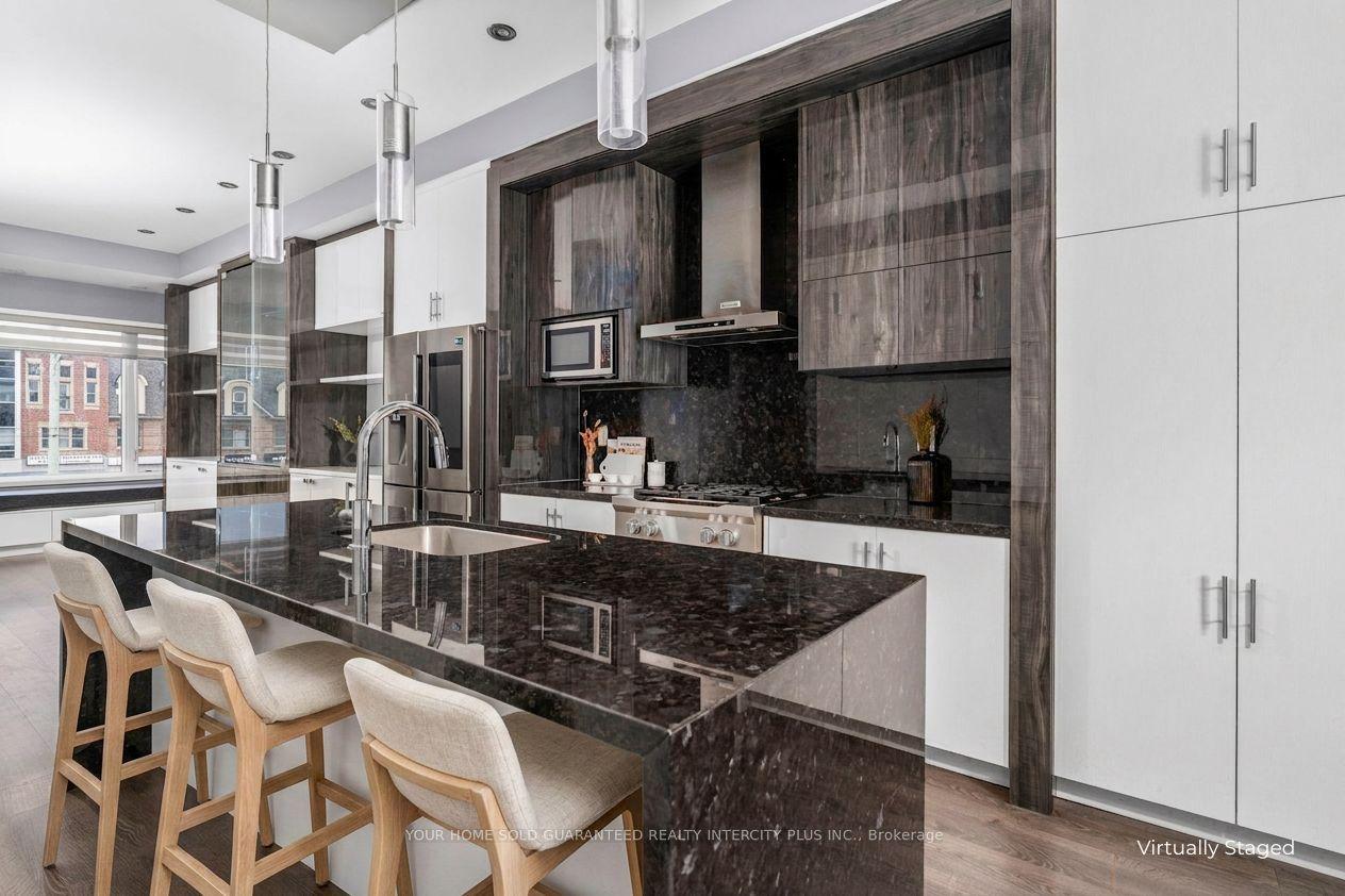 3910 Major Mackenzie Drive — photo 1