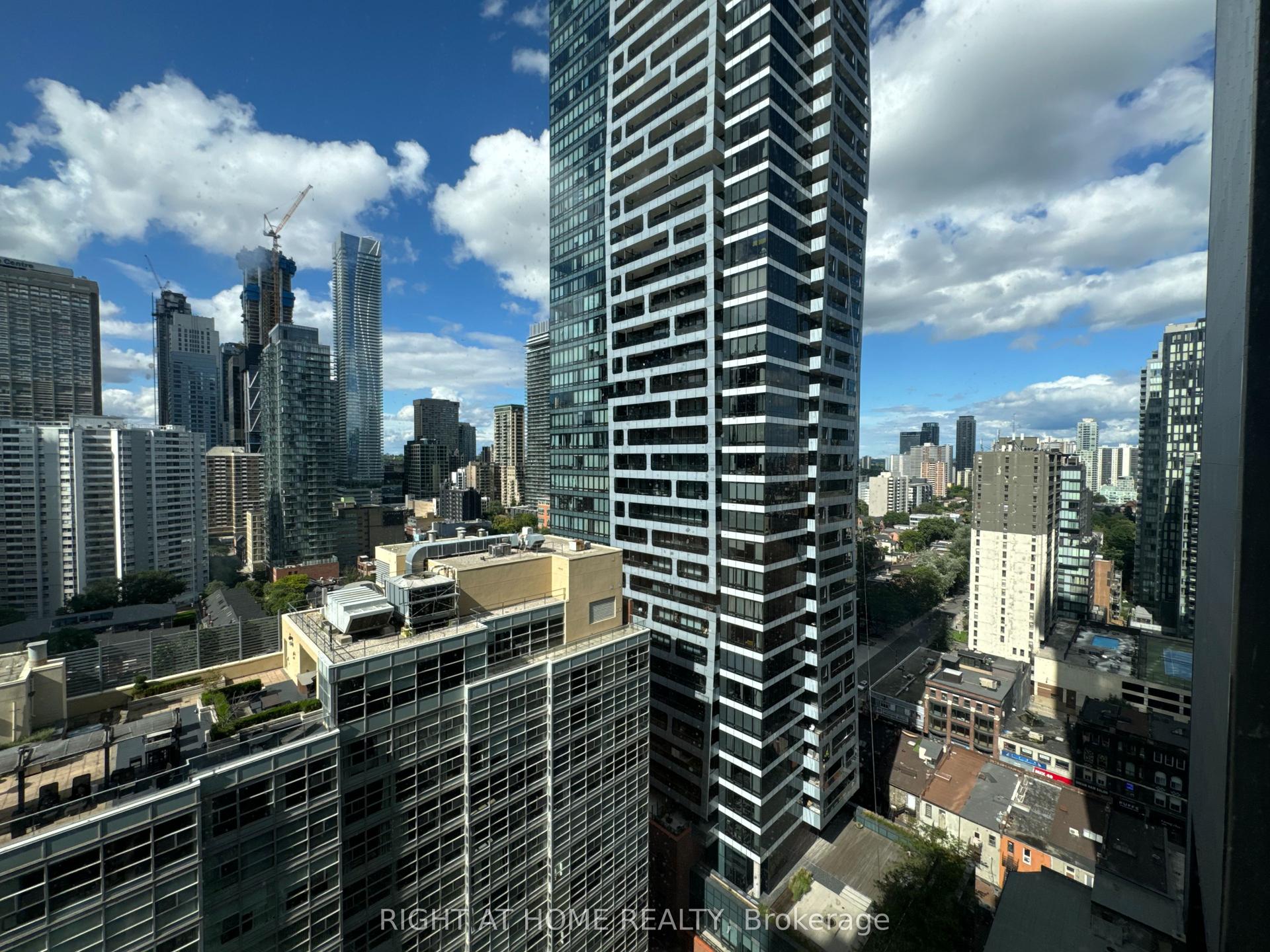 24 Wellesley Street W 2407 #2407, Toronto — Condo for lease, photo 1